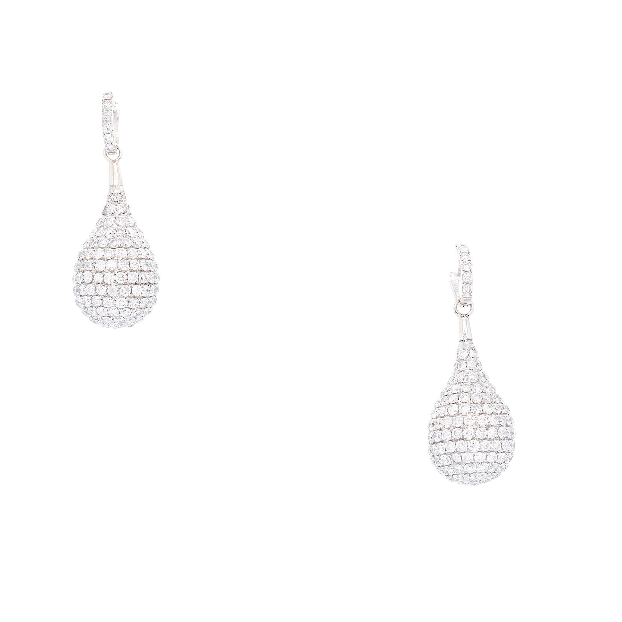 Orecchini Ball and Ball in oro bianco 18 carati con diamanti naturali da 10,96 ct. in vendita 2