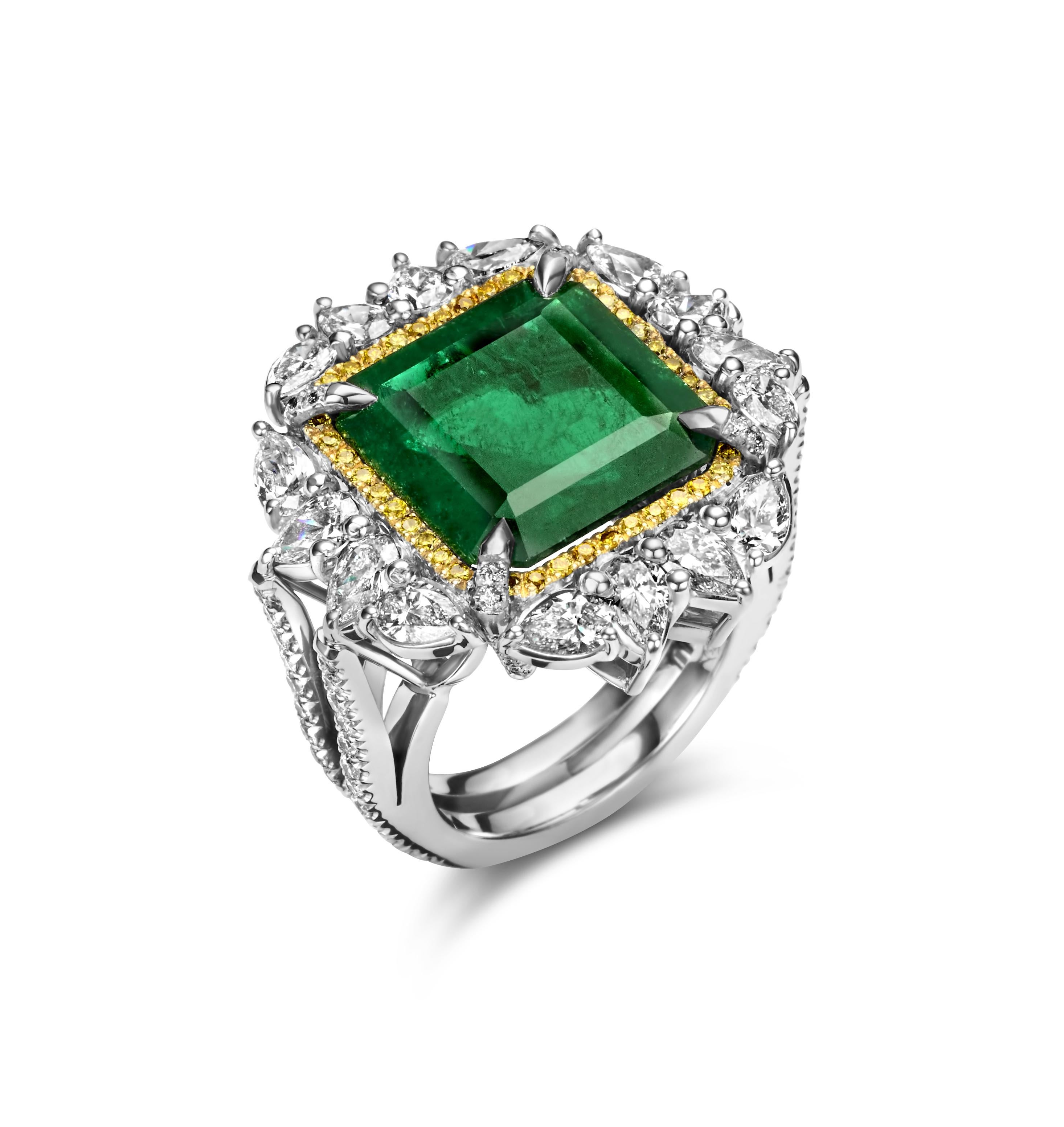 Stunning impressive ring set with a big Colombian emerald  and diamonds.

Colombian Emerald Minor 11.46 ct Gubelin certified,Minor 

Pear Shaped diamonds 2,7 Ct

Brilliant cut diamonds 0,81 Ct

Fancy yellow brilliant diamonds 0,77 Ct

Material: 18