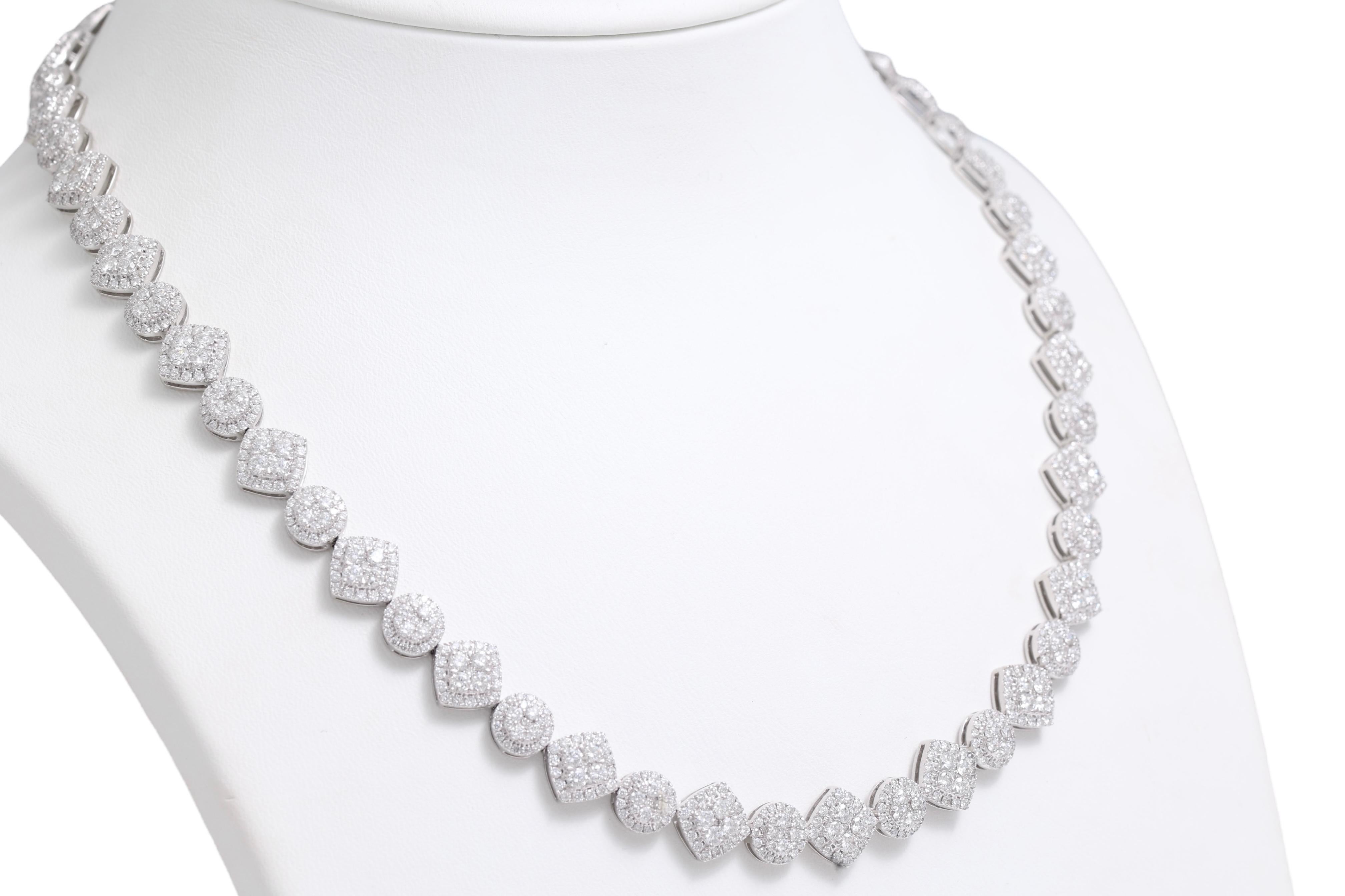 Brilliant Cut 18kt White Gold 13.48ct Diamond Tennis Necklace For Sale