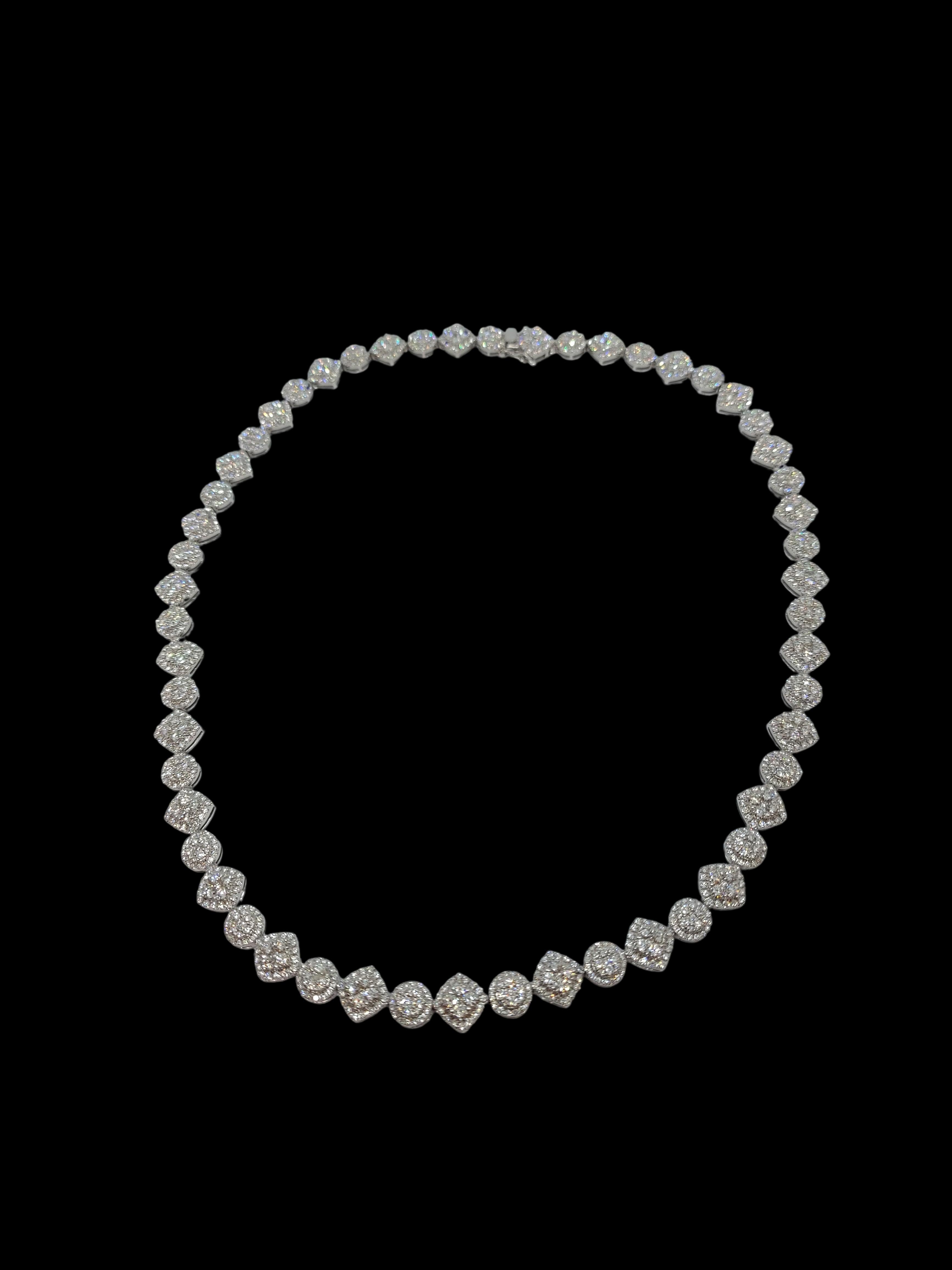 18kt White Gold 13.48ct Diamond Tennis Necklace In Excellent Condition For Sale In Antwerp, BE