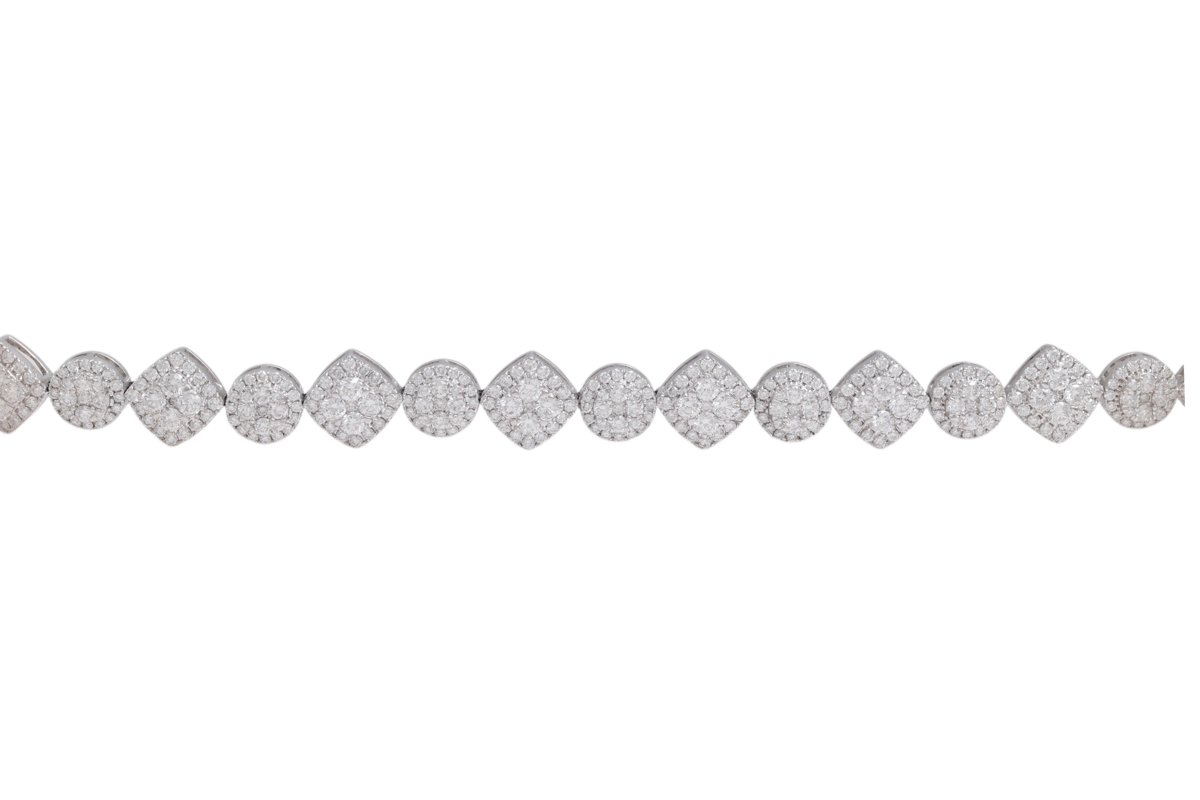 18kt White Gold 13.48ct Diamond Tennis Necklace For Sale 1