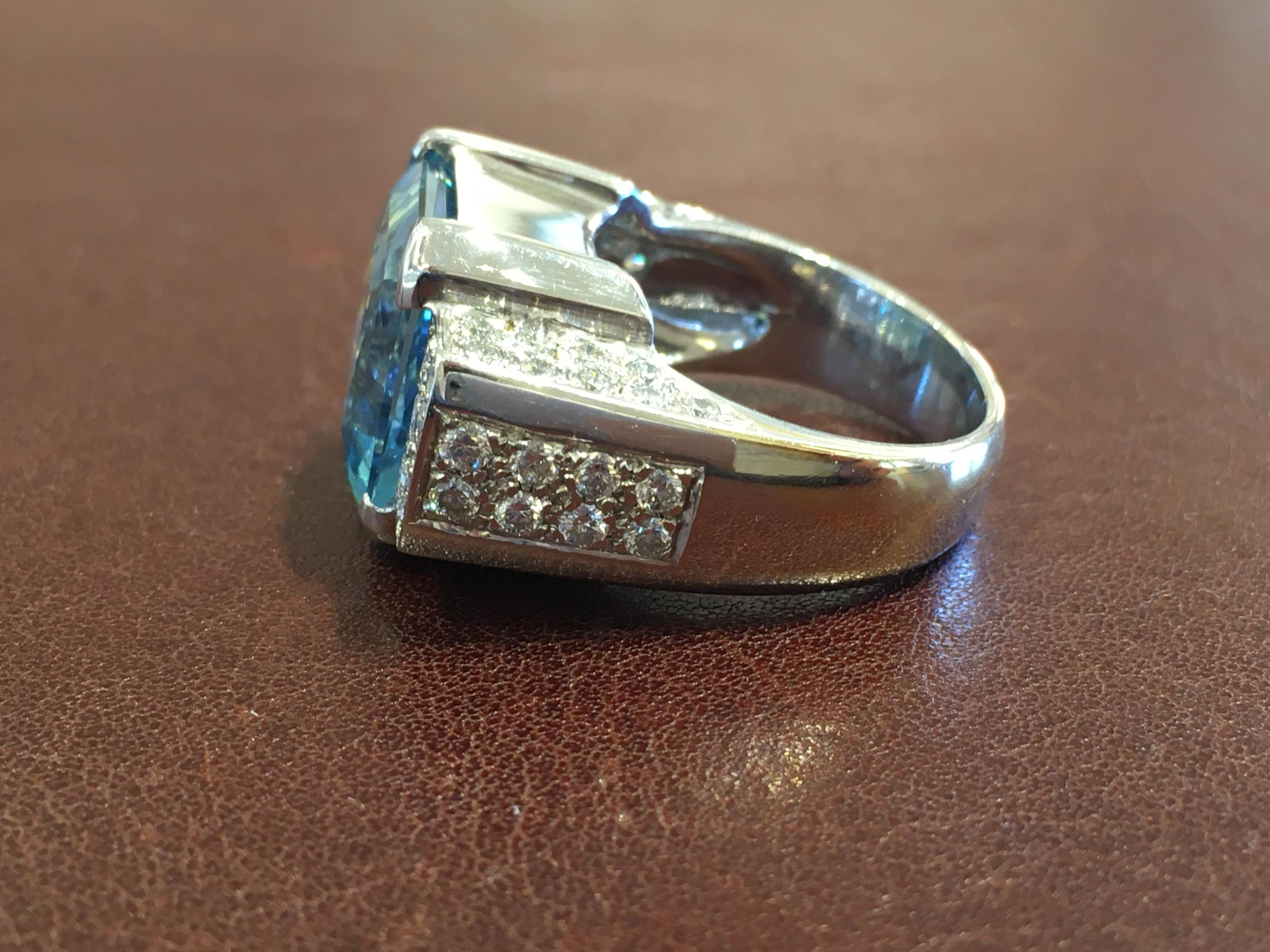 Women's 18kt White Gold, 1.53ct Diamonds, 9.00ct Blue Topaz Ring For Sale