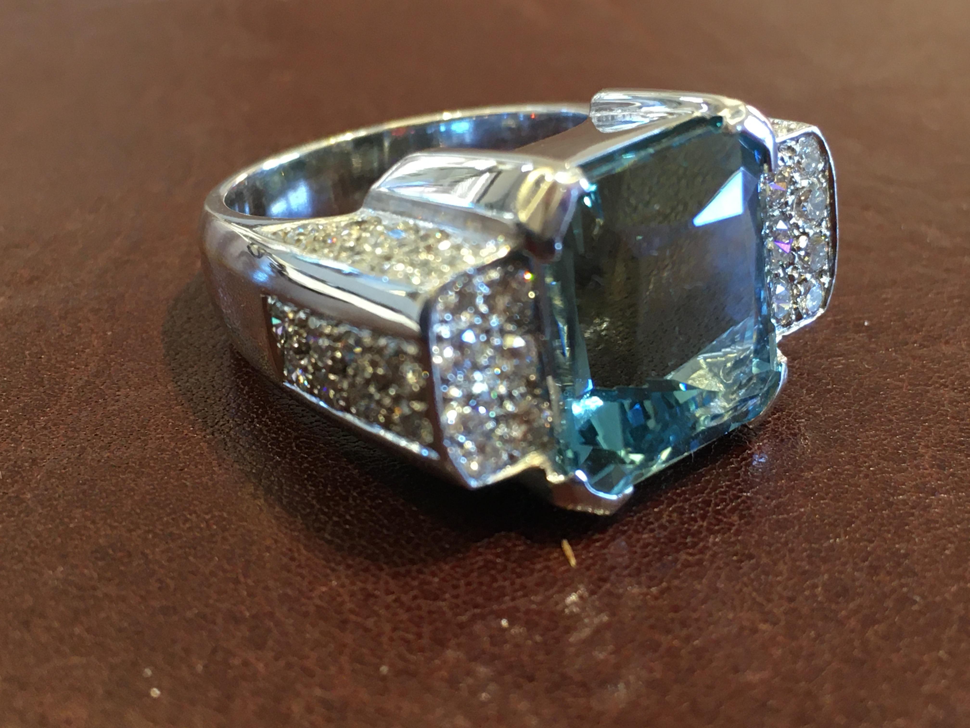 18kt White Gold, 1.53ct Diamonds, 9.00ct Blue Topaz Ring For Sale 3