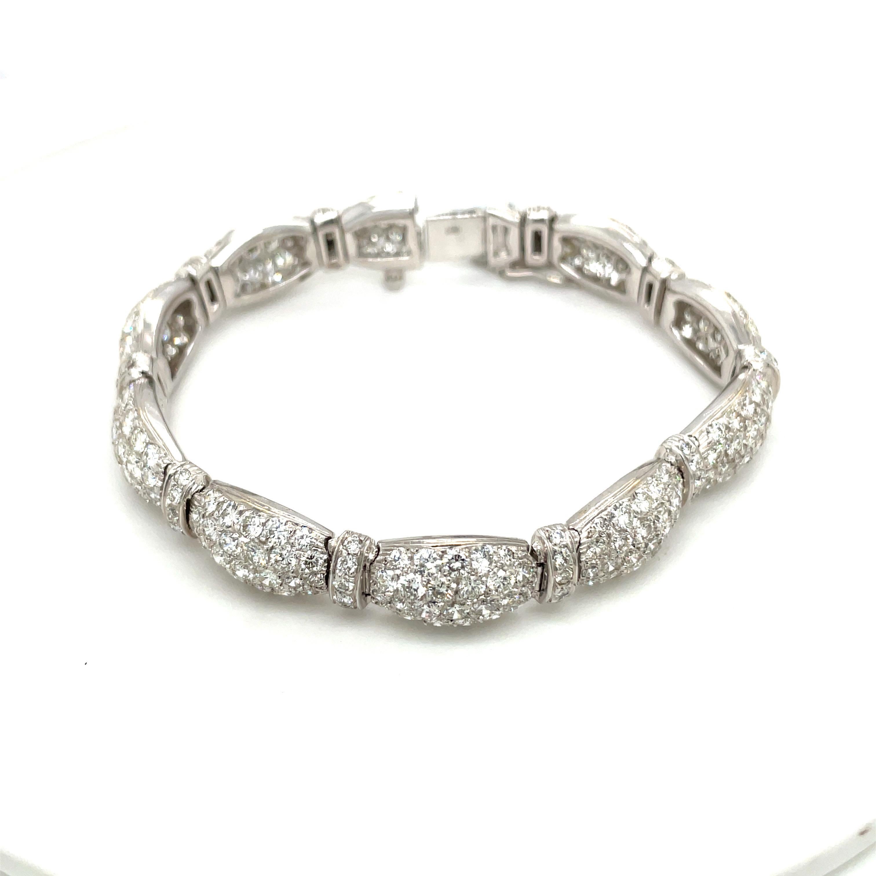 Taille ronde Or blanc 18 carats 15,60 carats Bracelet de diamants en vente