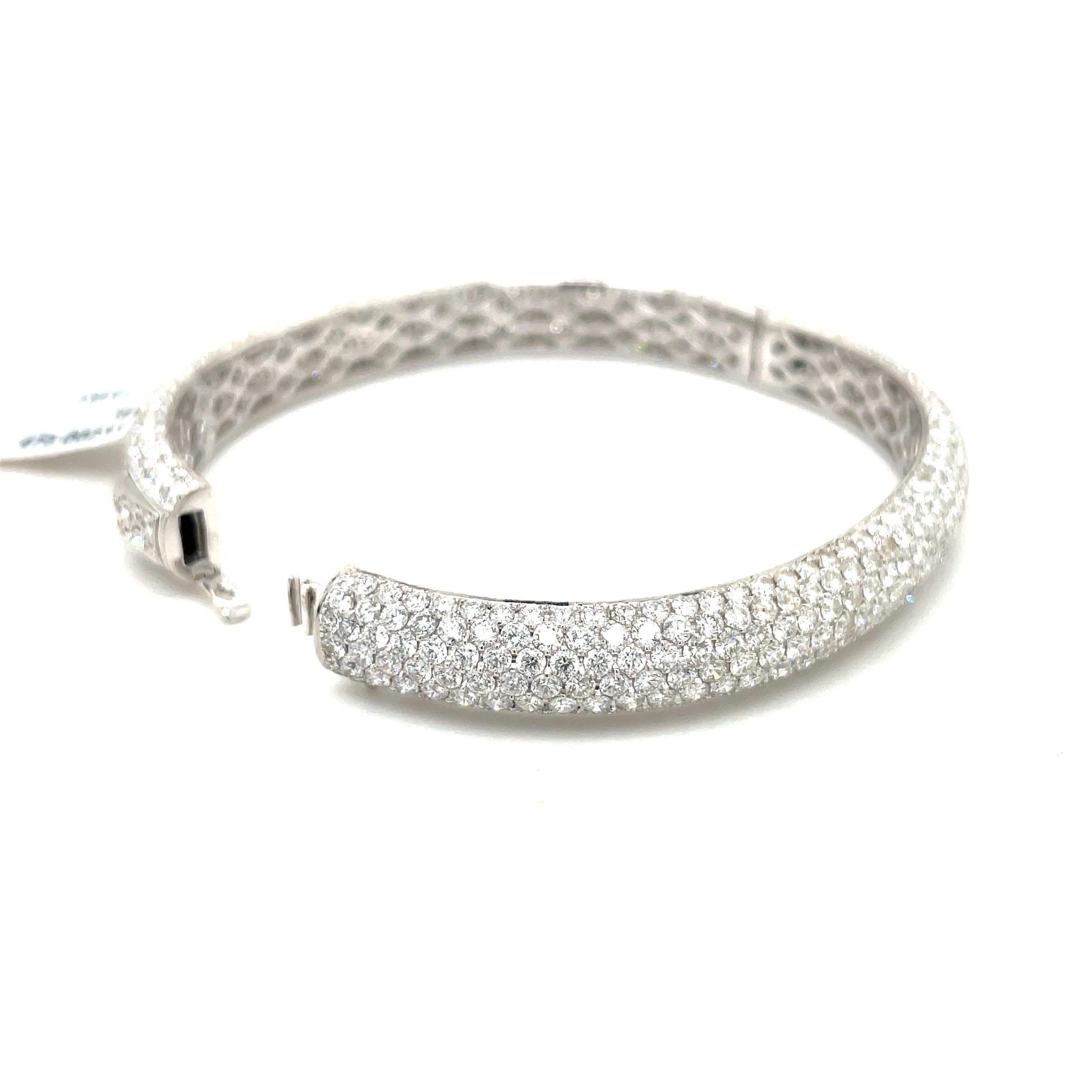 Modern 18KT White Gold 15.68 Ct. Diamond Bangle Bracelet For Sale