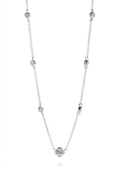 Collier en or blanc 18 carats avec fleurs et diamants ronds 0,38 carat total