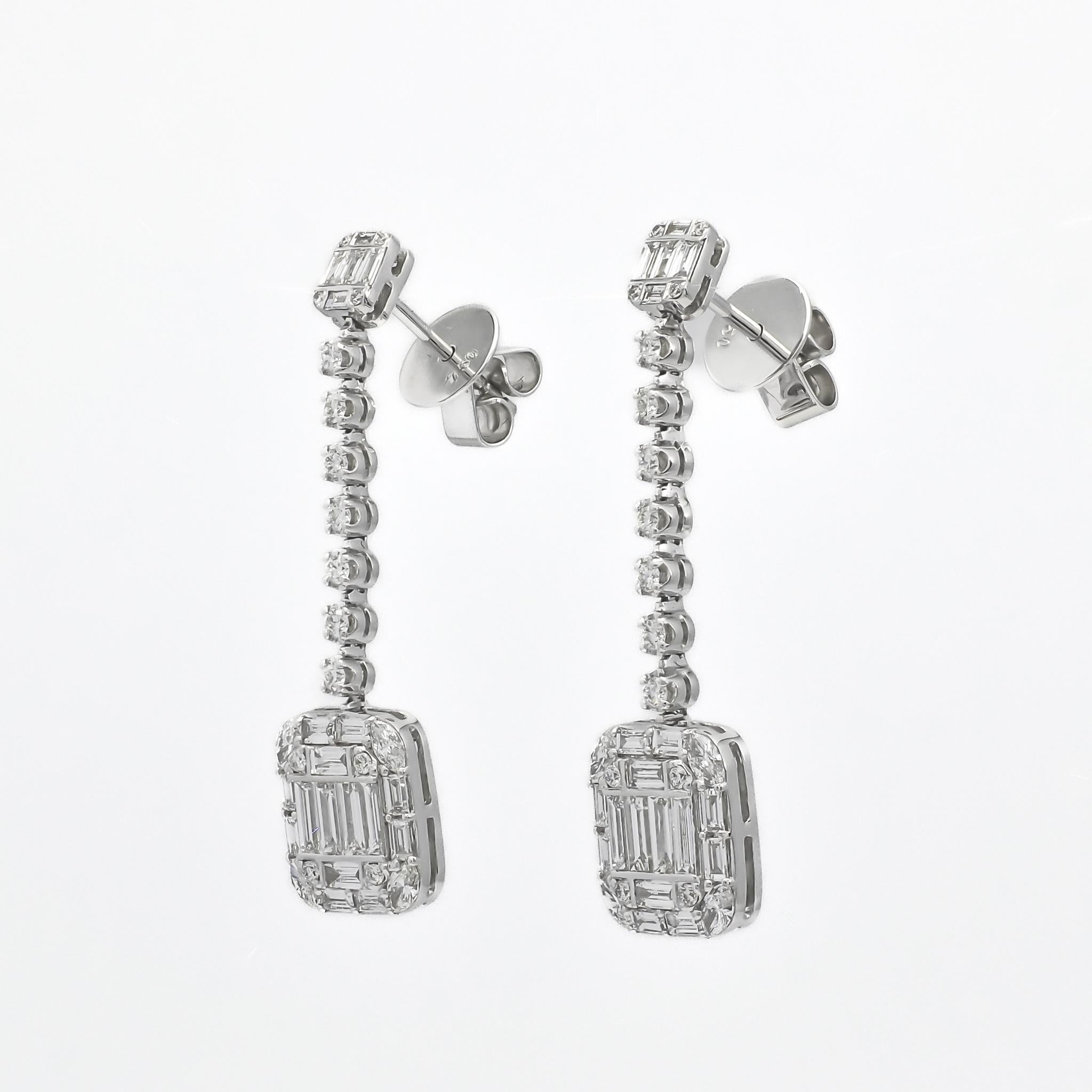 Natural Diamond Earrings 2.07 cts 18 Karat White Gold Statement Earring In New Condition For Sale In Antwerpen, BE