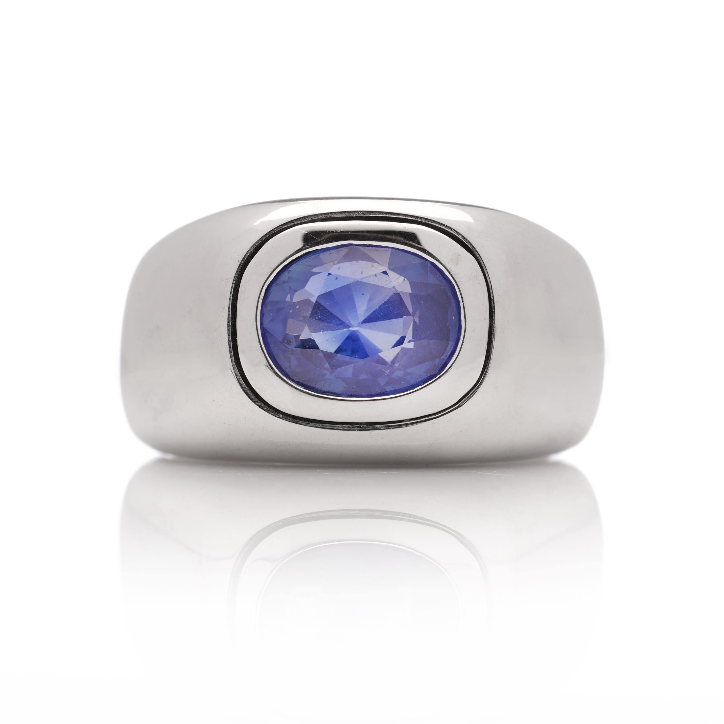 18kt. white gold 2.00 cts. natural sapphire men's dome fashion ring.
Hallmarked with 750 mark, maker's mark. ( Unidentified )

Dimensions -
Finger Size (UK) = M 1/2 (EU) = 54.5 (US) = 6.75
Weight: 33 grams
Ring Size: 2.6 x 2.2 x 1.2 cm

Sapphire