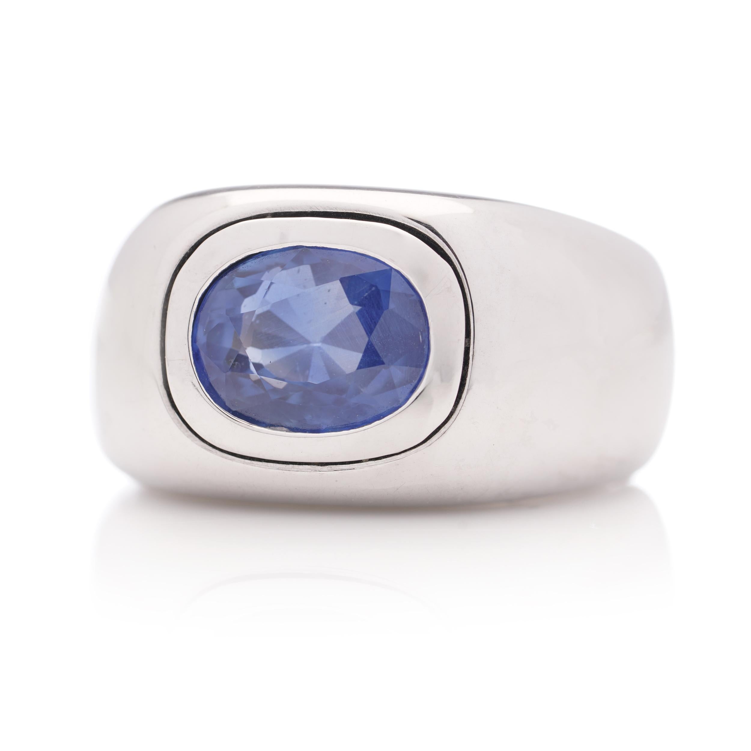 18kt. white gold 2.00 cts. natural sapphire men's dome fashion ring For Sale 2