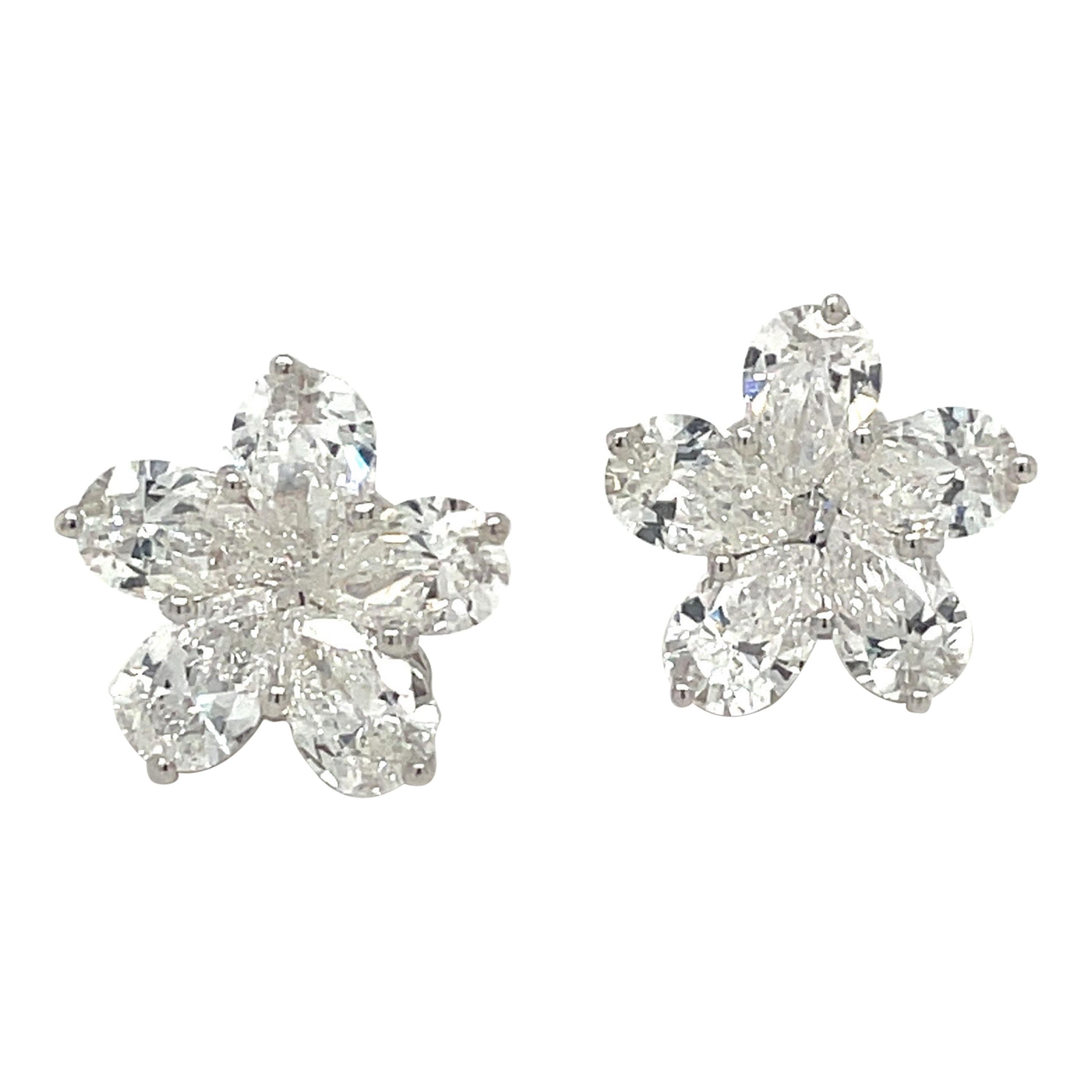 Clous d'oreilles fleur en or blanc 18 carats avec diamants en forme de poire de 2,42 carats