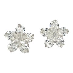 Clous d'oreilles fleur en or blanc 18 carats avec diamants en forme de poire de 2,42 carats