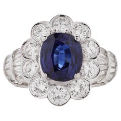 Bague pour femme en or blanc 18 carats avec saphir bleu ovale en grappe de 2,50 carats et diamants