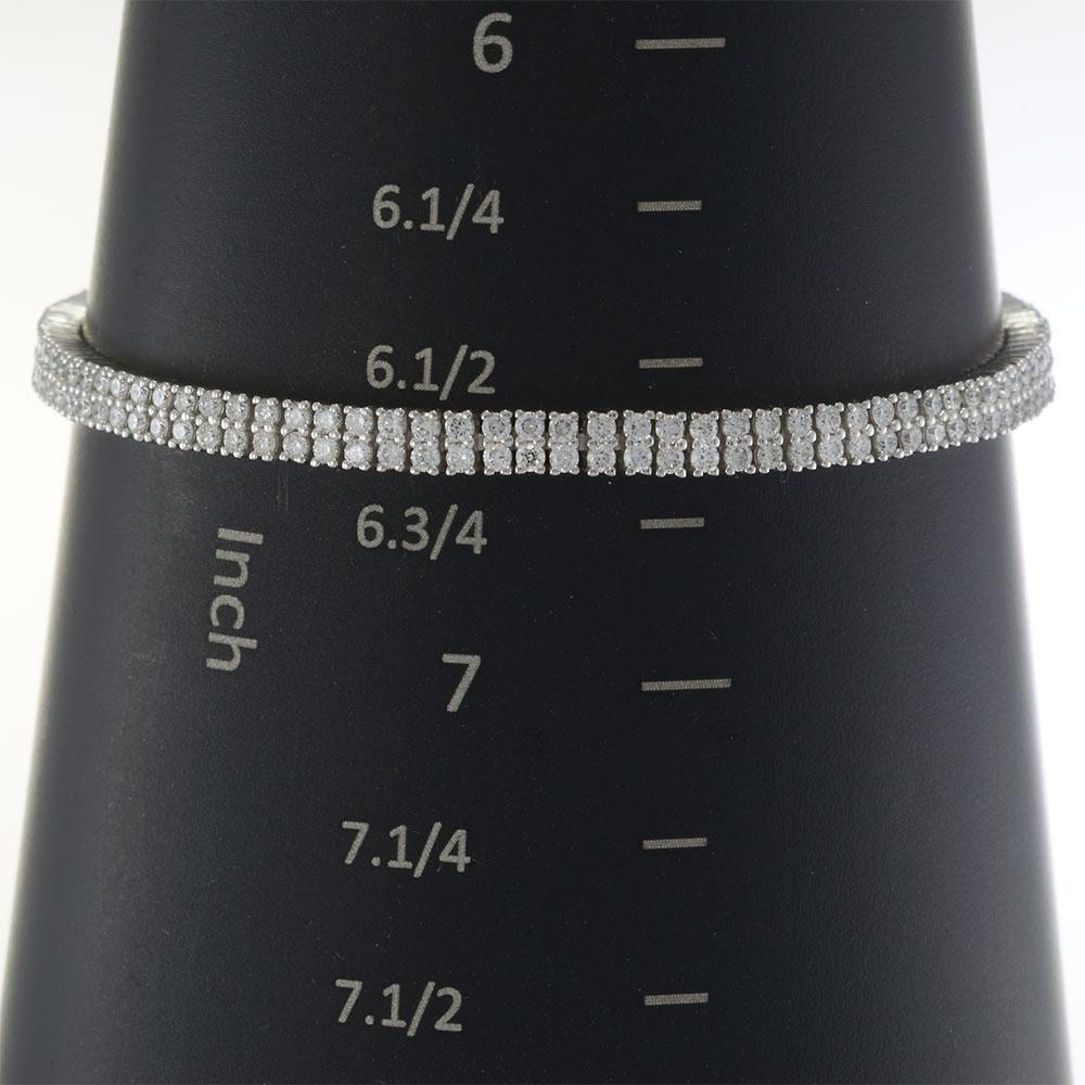 Pulsera de tenis de oro blanco de 18 quilates con doble fila de diamantes de 2,83 qt en Nuevo estado para la venta en New York, NY