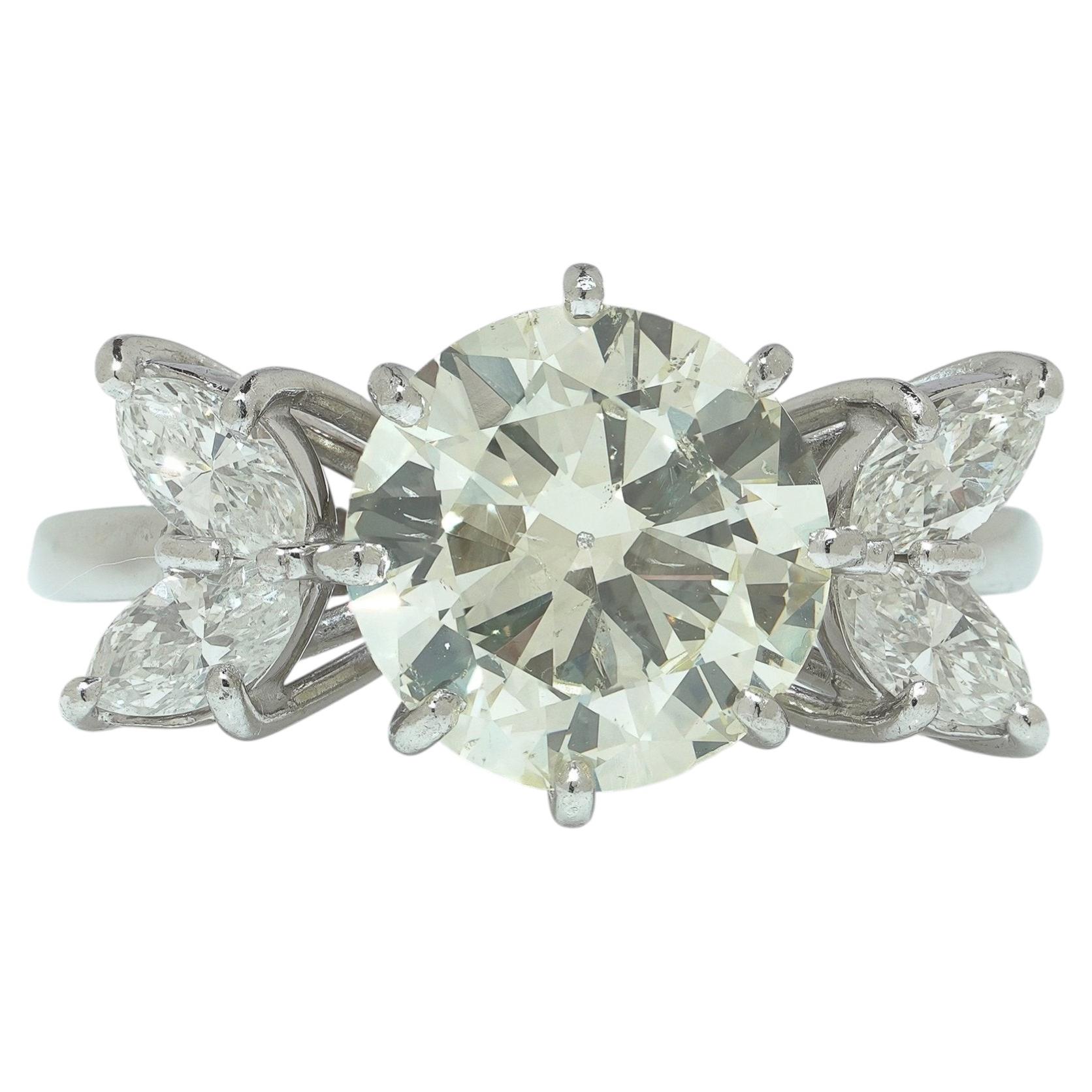 18KT Weißgold 3,00ct Diamantring mit Marquise Seitensteinen