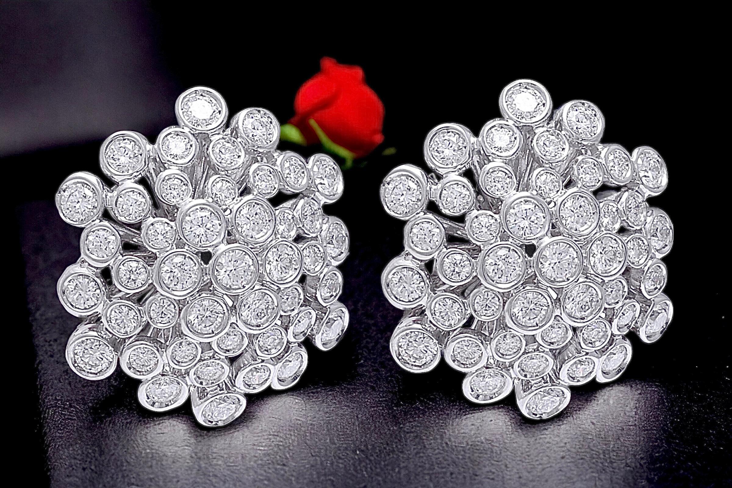 Clips d'oreilles en or blanc 18 carats, diamants taille brillant de 3,10 carats en vente 1
