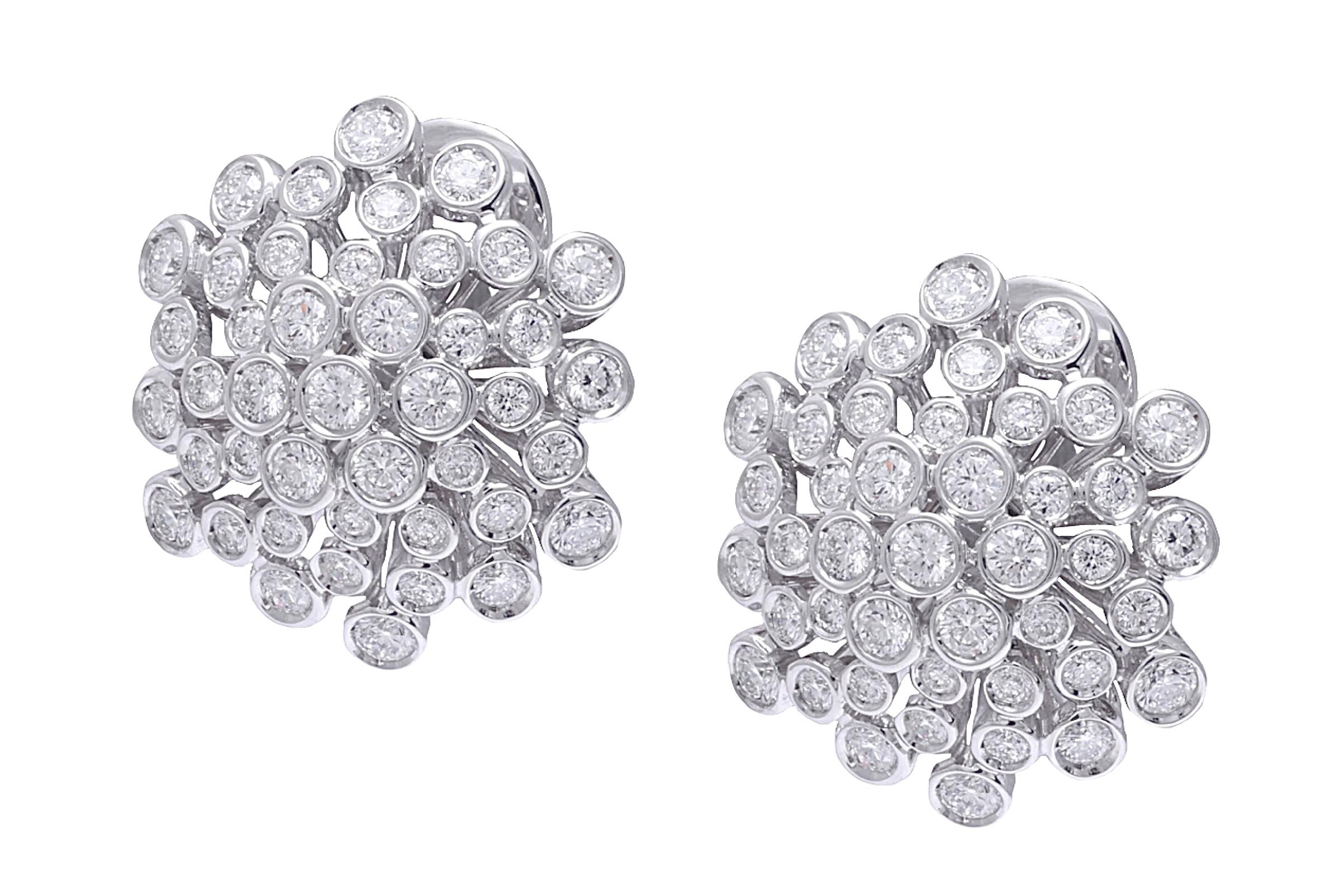 Gorgeous 18 kt white gold diamond stud earrings.
Diamonds: Brilliant cut diamonds, together ca. 3.10 Cts G VS
Material: 18 kt white gold
Measurements: diameter 20.4 mm 
Total weight: 15.9 gram
