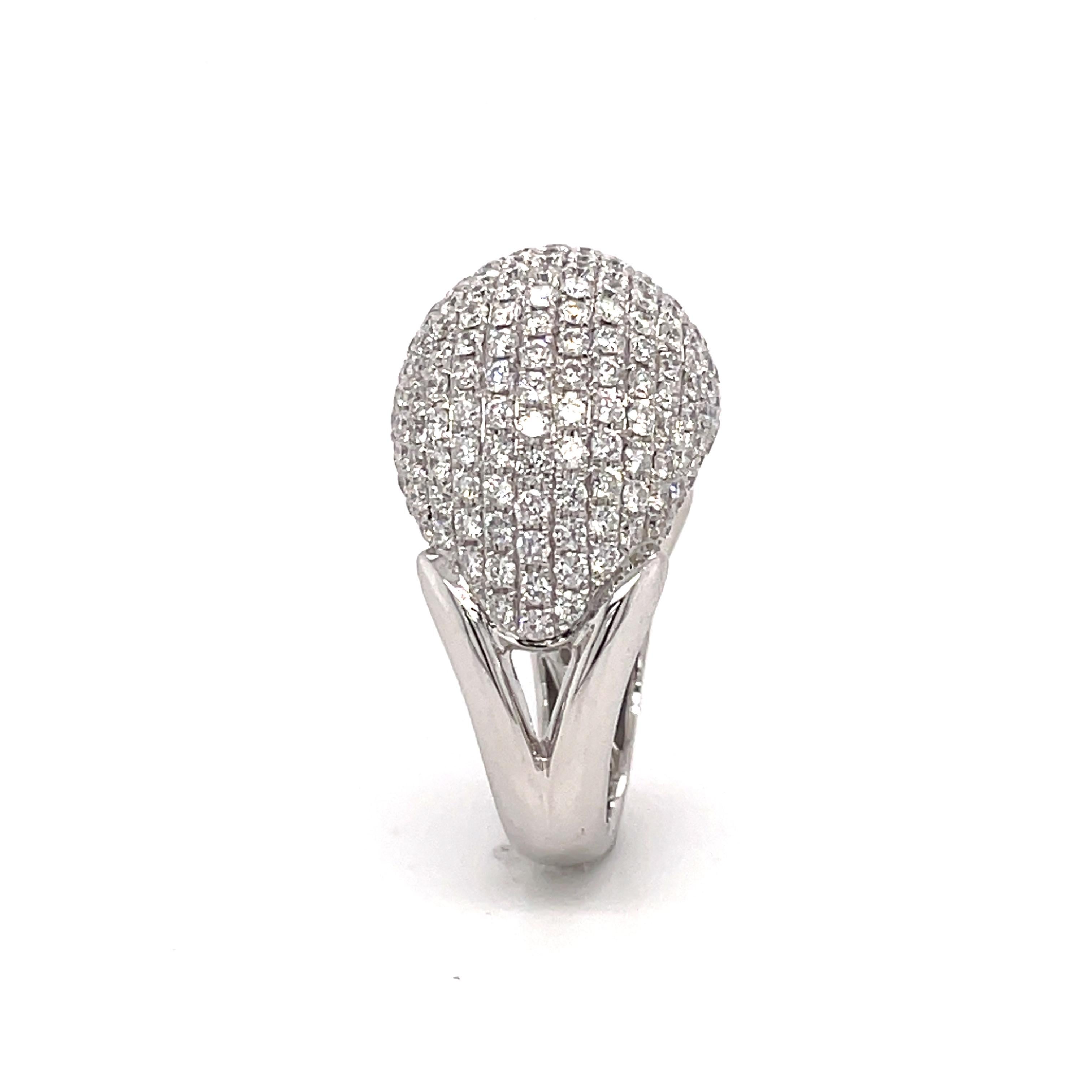 Women's 18Kt White Gold 3.10ct Diamond Cocktail Ring For Sale