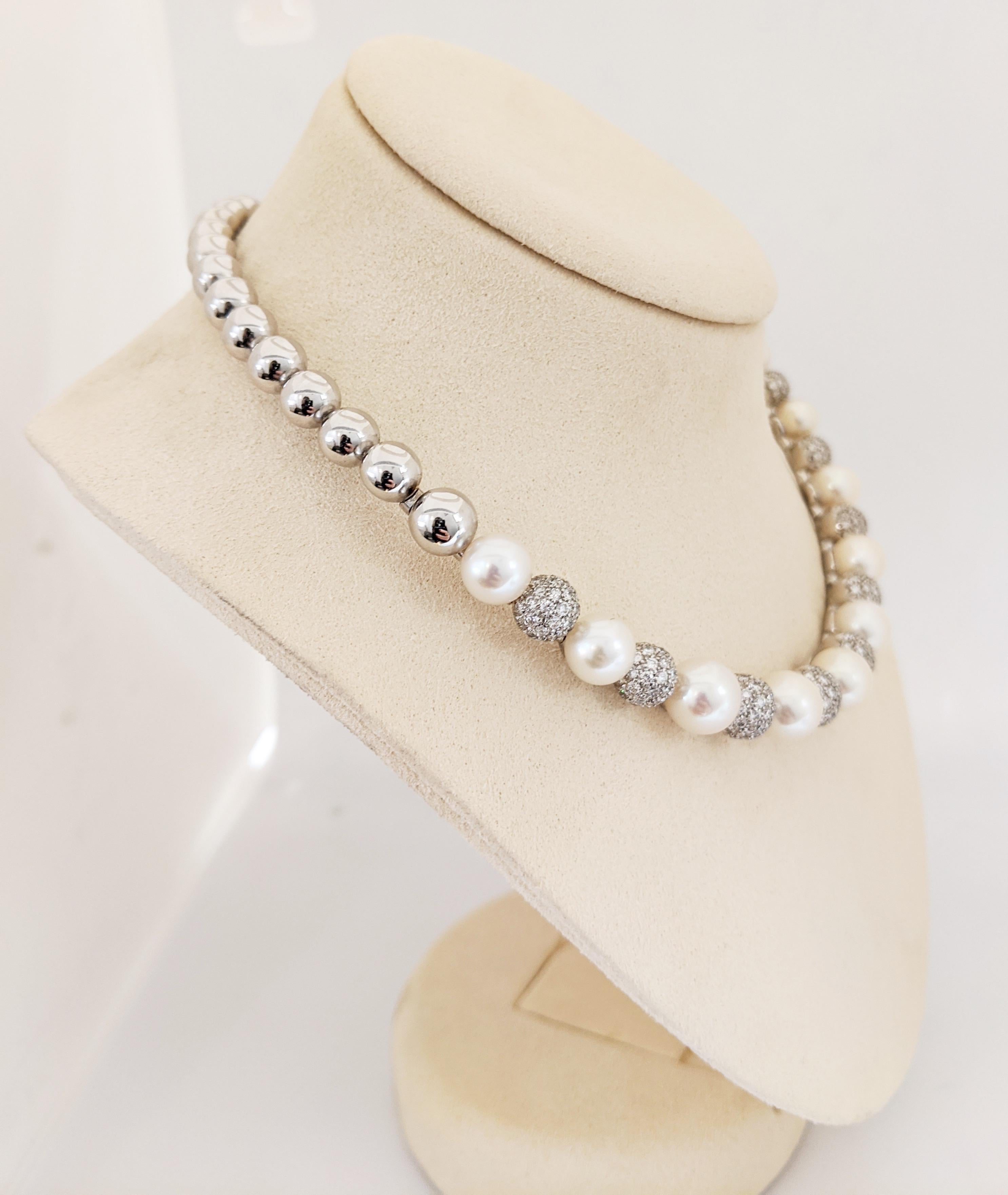 Taille ronde Collier ras du cou en or blanc 18 carats, diamants de 4,39 carats et perles de culture en vente
