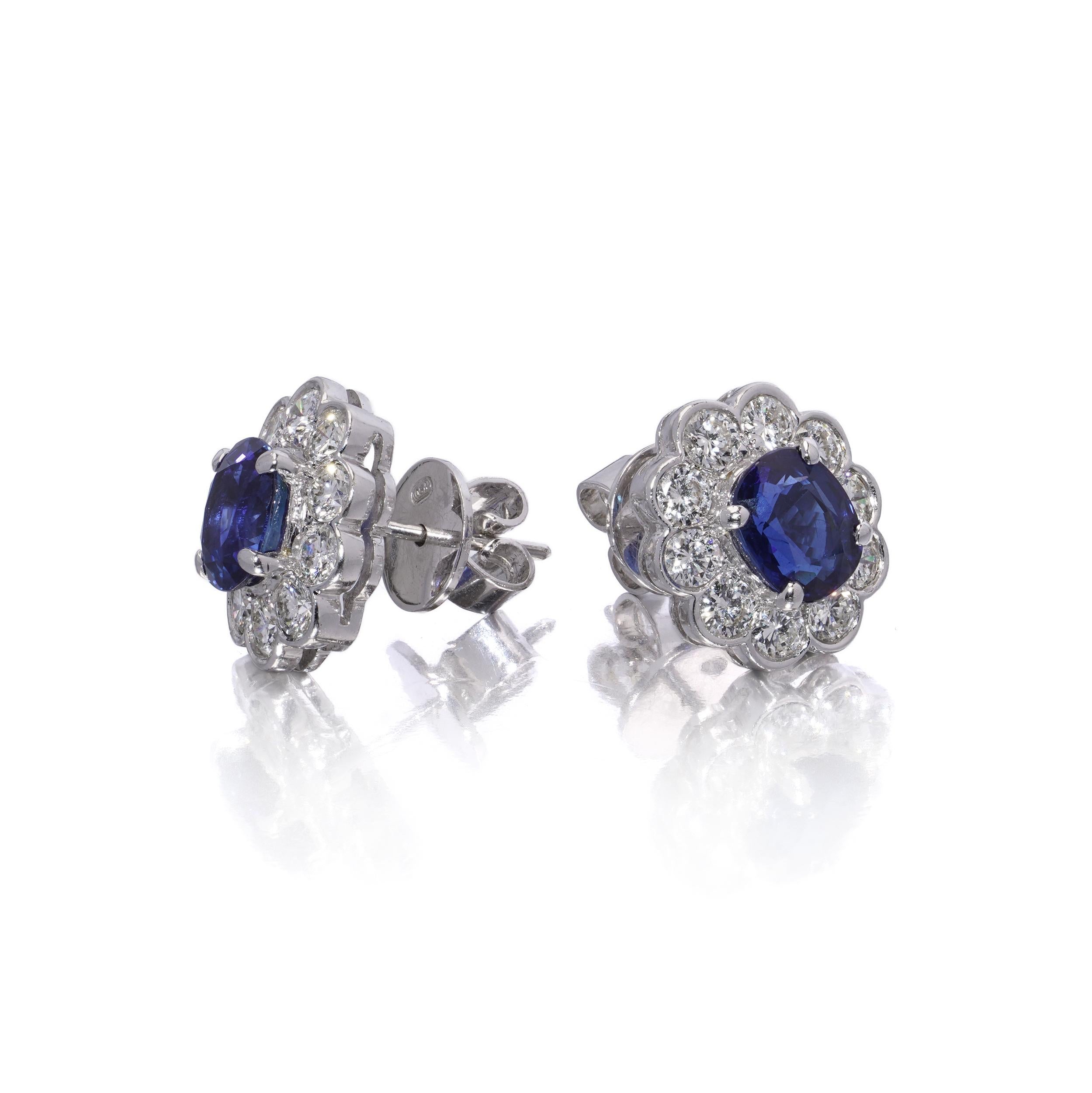 18kt White Gold 4.4 ct. Sapphire and Diamond Cluster Earrings In Good Condition For Sale In Braintree, GB