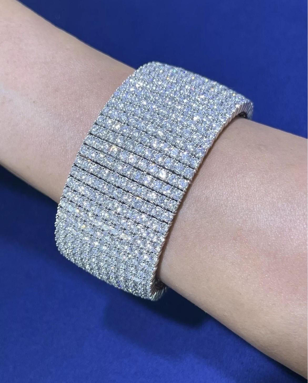 Bracelet en or blanc 18kt 47.47CT 11 Row Diamond Classic Multi-Row Tennis Bangle en vente 5