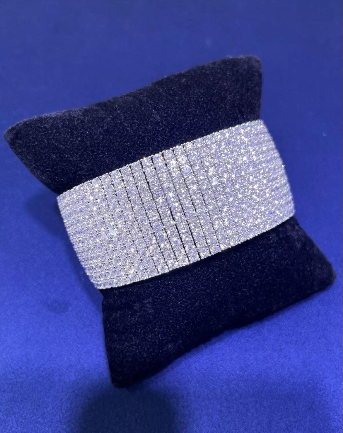 Bracelet en or blanc 18kt 47.47CT 11 Row Diamond Classic Multi-Row Tennis Bangle en vente 8