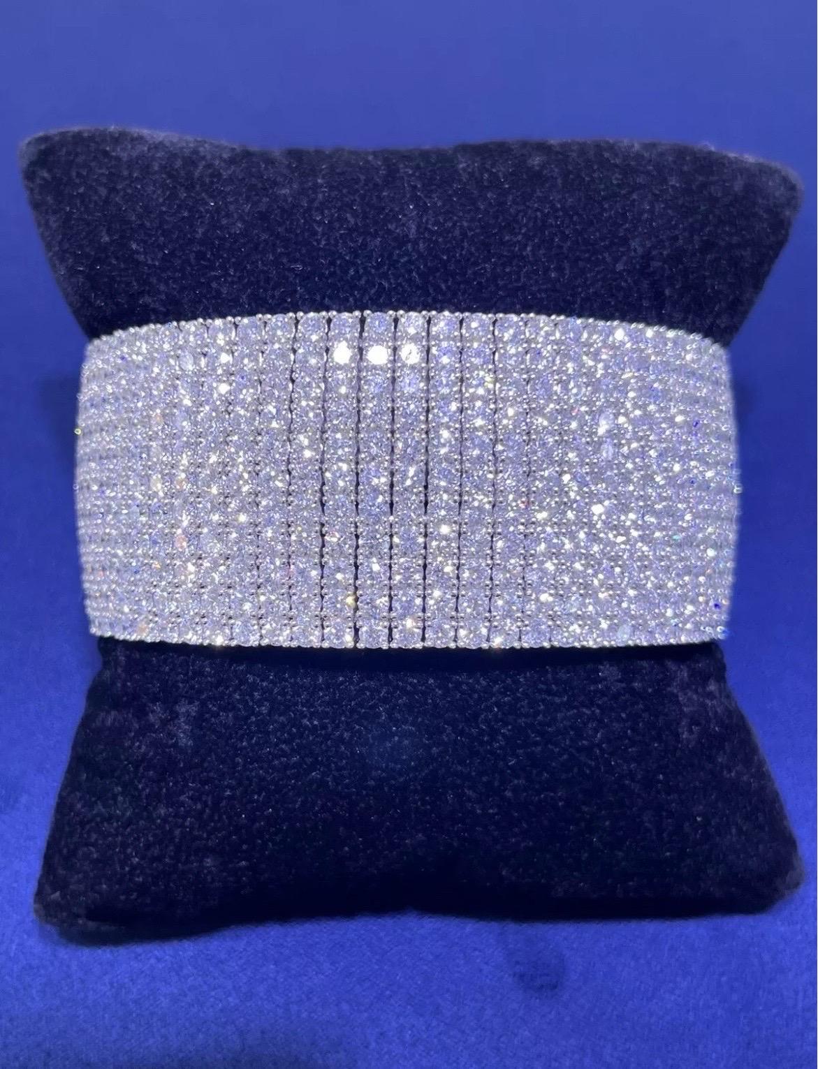 Bracelet en or blanc 18kt 47.47CT 11 Row Diamond Classic Multi-Row Tennis Bangle en vente 10