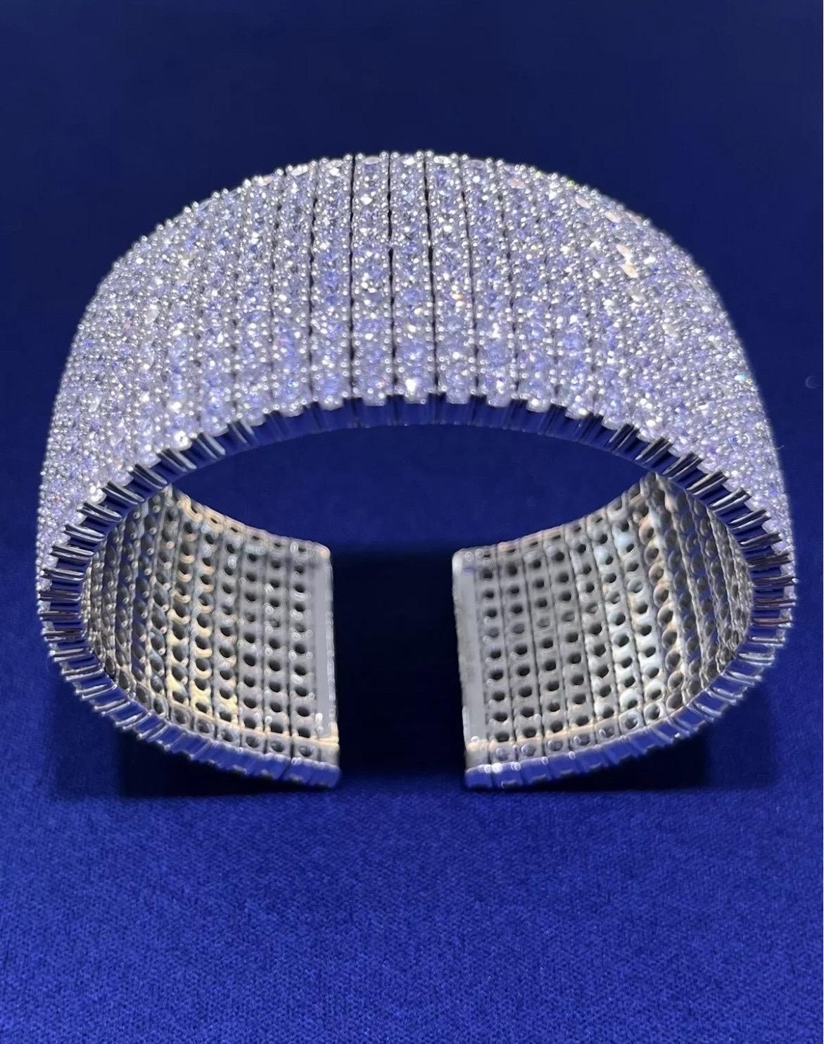 Bracelet en or blanc 18kt 47.47CT 11 Row Diamond Classic Multi-Row Tennis Bangle en vente 12
