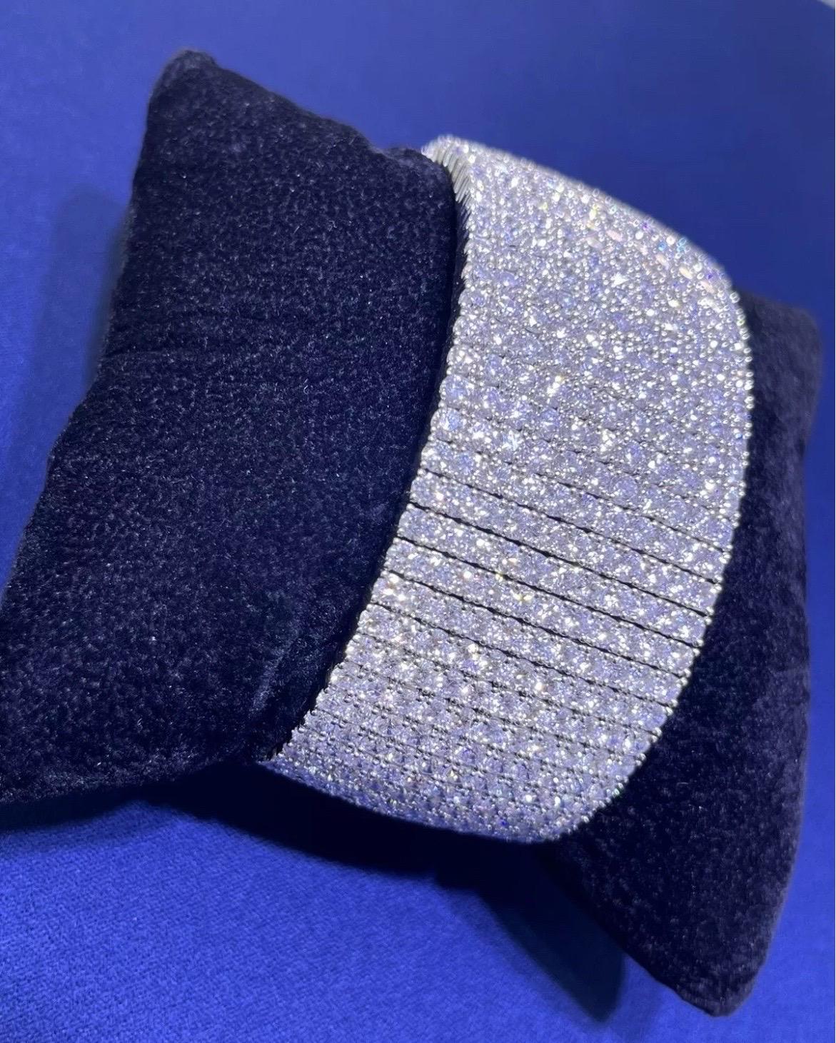 Bracelet en or blanc 18kt 47.47CT 11 Row Diamond Classic Multi-Row Tennis Bangle en vente 14