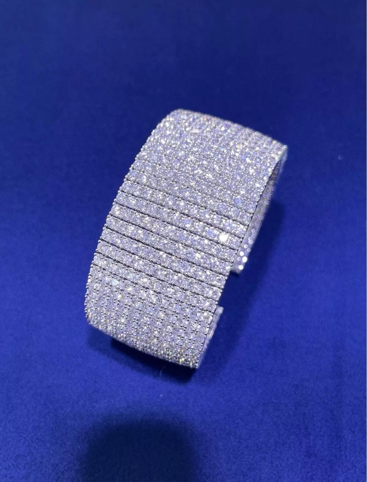 Taille ronde Bracelet en or blanc 18kt 47.47CT 11 Row Diamond Classic Multi-Row Tennis Bangle en vente