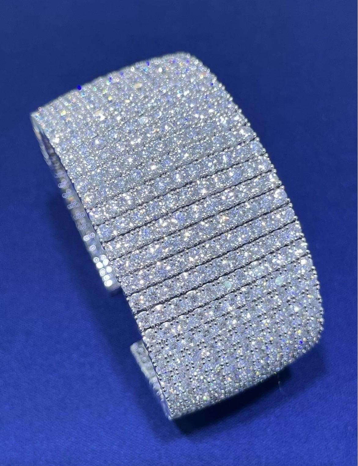 Bracelet en or blanc 18kt 47.47CT 11 Row Diamond Classic Multi-Row Tennis Bangle Neuf - En vente à Boca Raton, FL