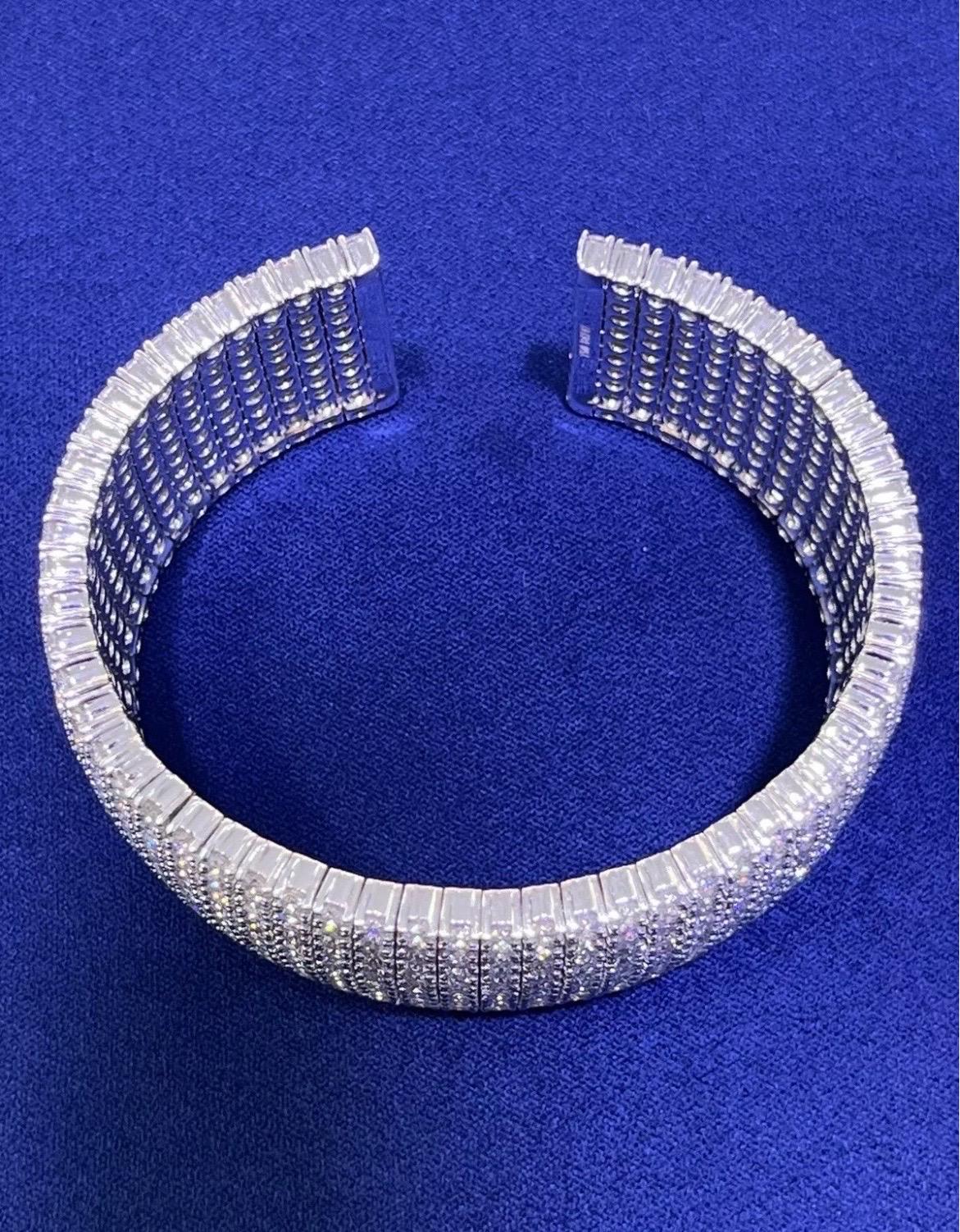 Bracelet en or blanc 18kt 47.47CT 11 Row Diamond Classic Multi-Row Tennis Bangle en vente 4