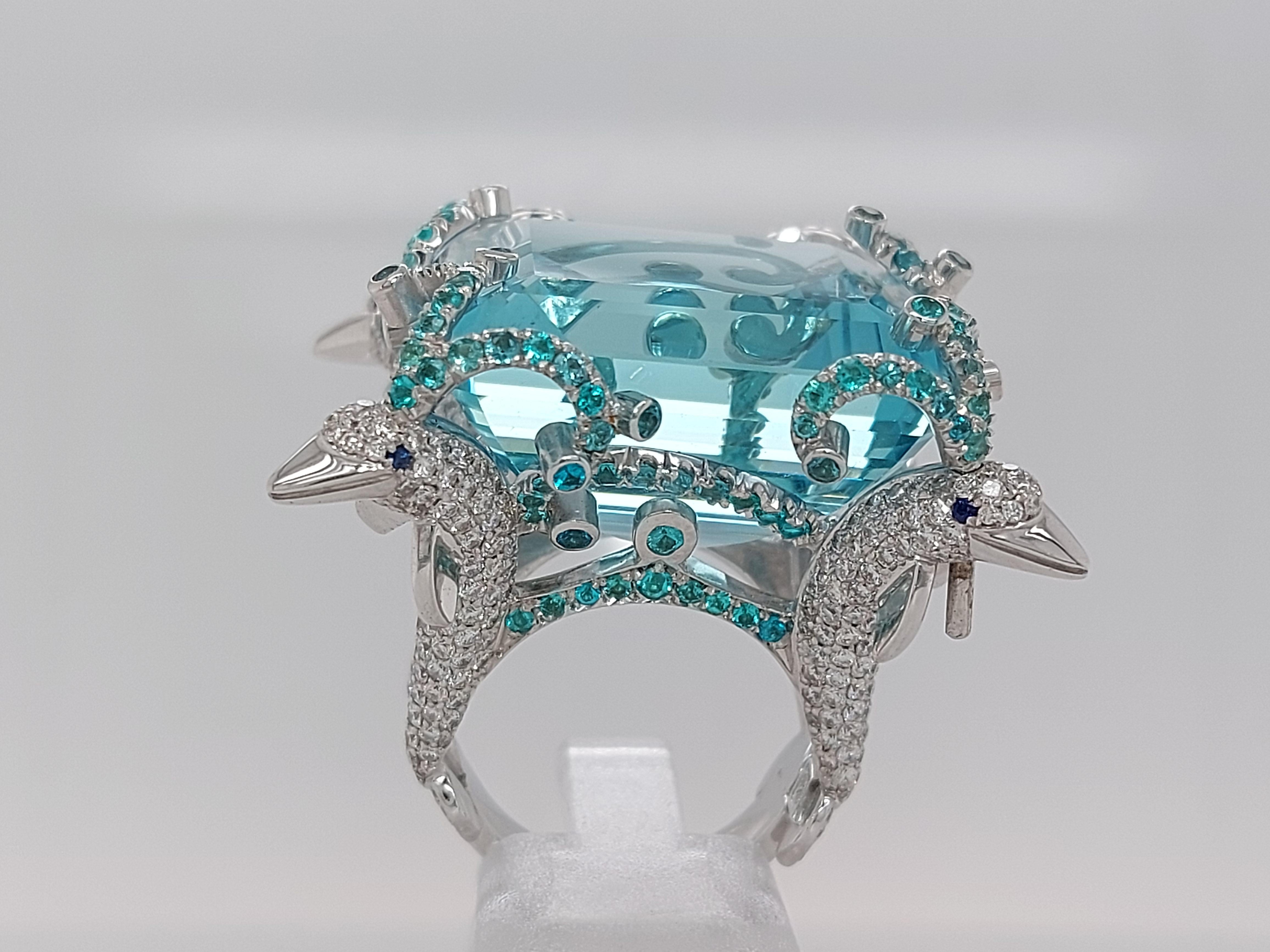 18Kt White Gold 59ct Aquamarine Ring, 4 Dolphins Diamonds & Paraiba Tourmaline For Sale 2