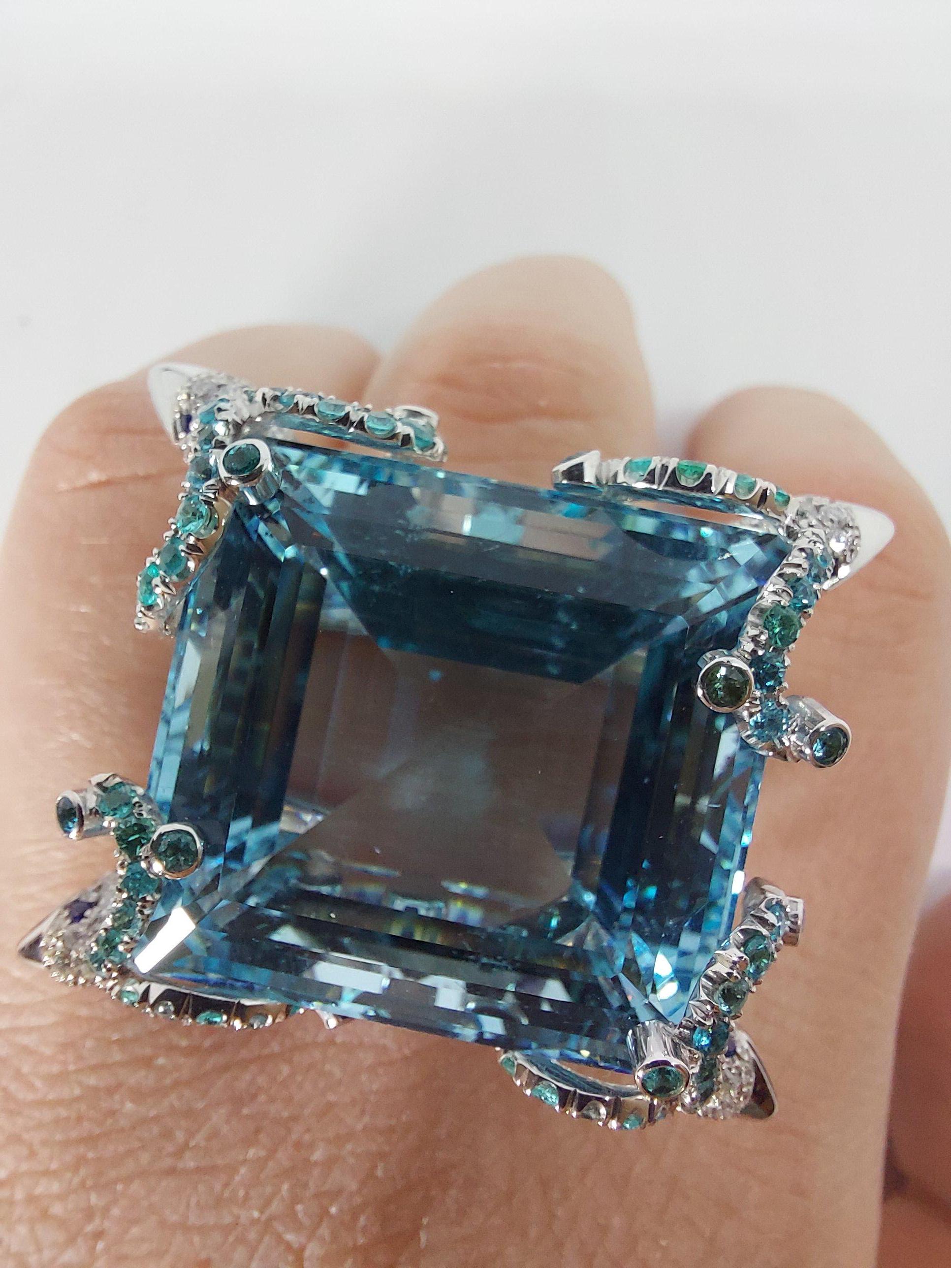 18Kt White Gold 59ct Aquamarine Ring, 4 Dolphins Diamonds & Paraiba Tourmaline For Sale 10