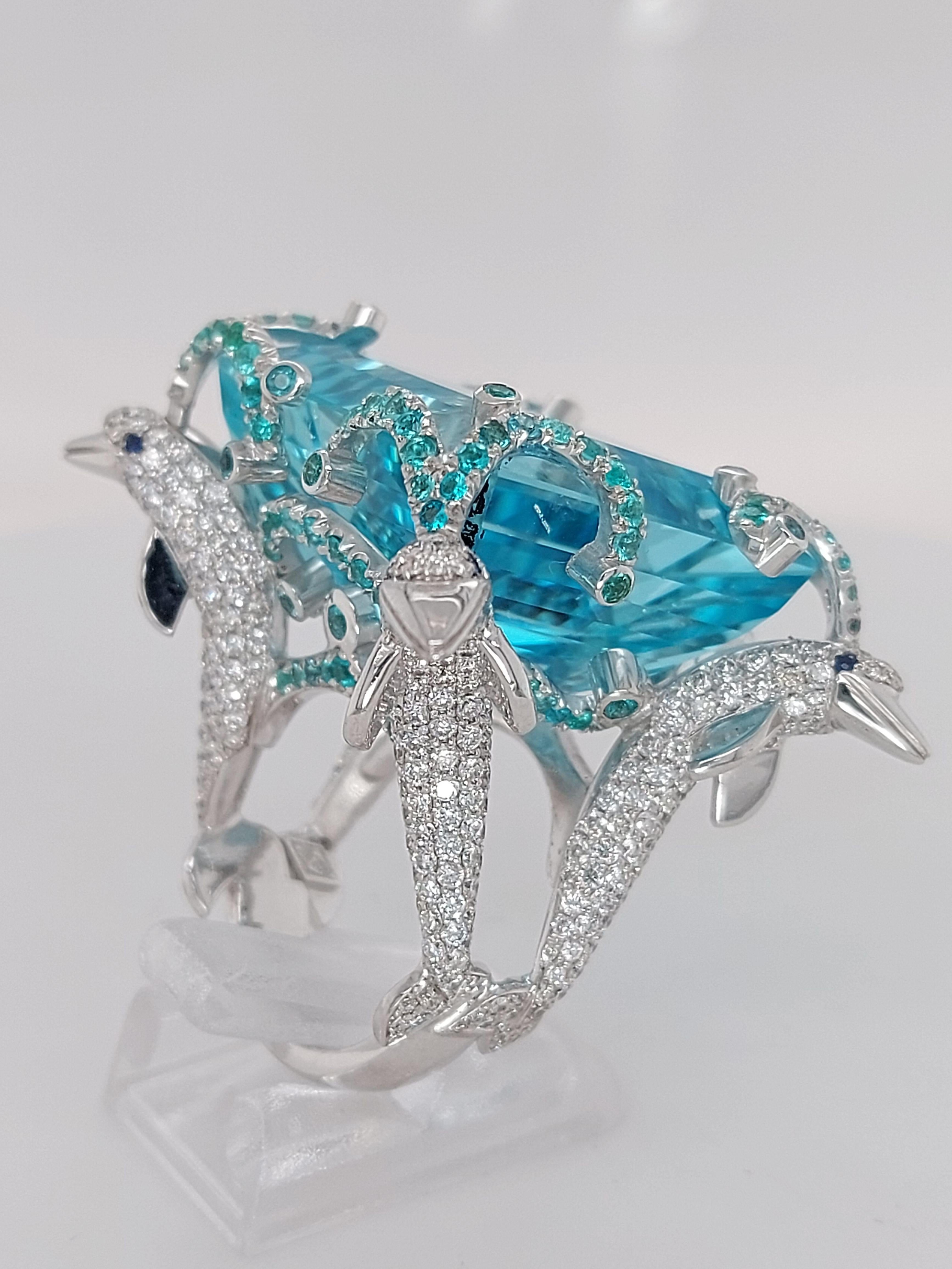 Women's or Men's 18Kt White Gold 59ct Aquamarine Ring, 4 Dolphins Diamonds & Paraiba Tourmaline For Sale