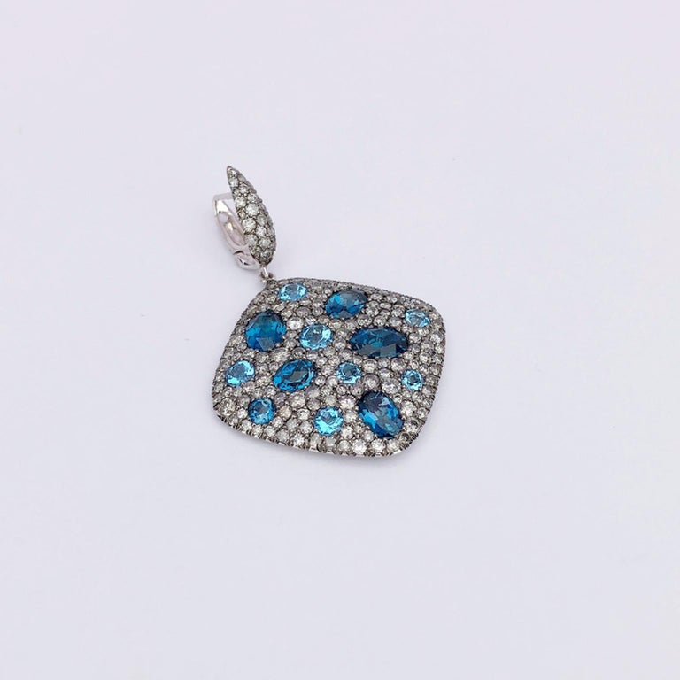 Oval Cut 18 Karat Gold, 6.68 Carat Grey Diamond & 10.48 Carat Blue Topaz Hanging Earrings For Sale