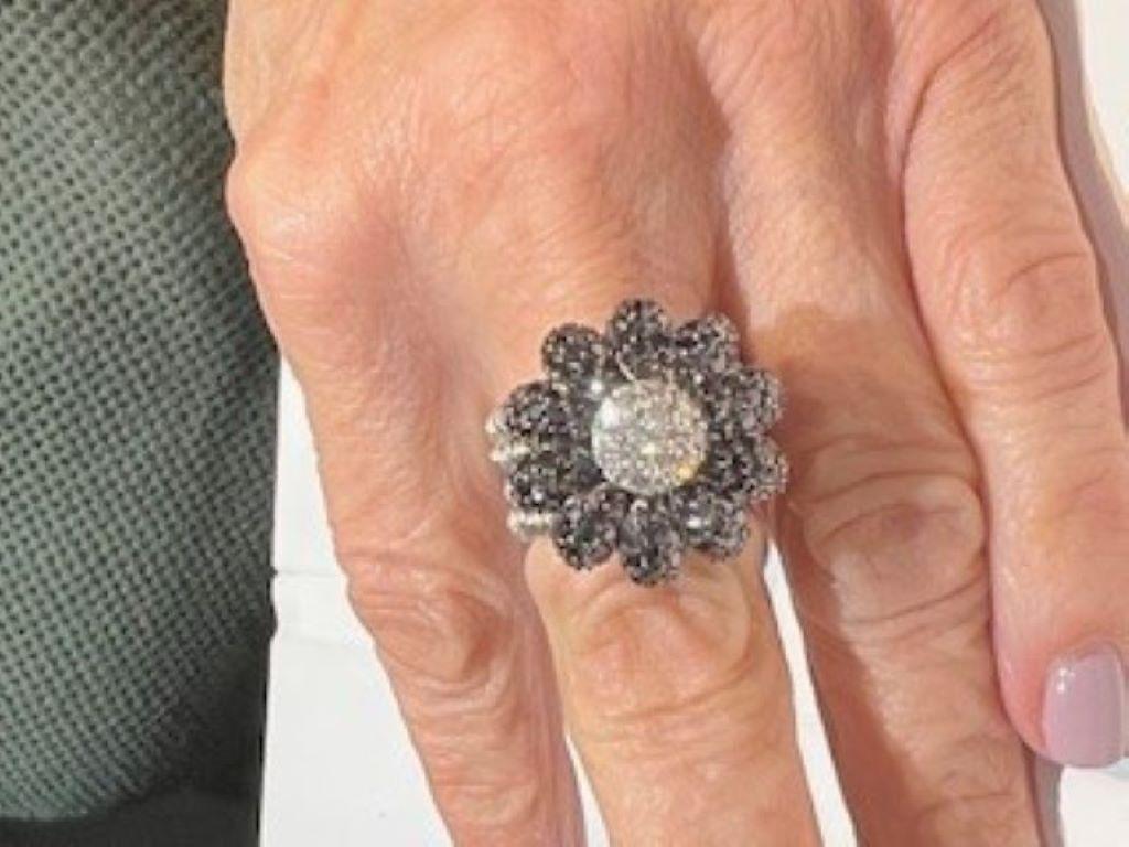 18kt White Gold and Black Diamond Expandable Ring In Good Condition In Asheville, NC