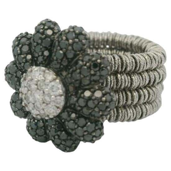 18kt White Gold and Black Diamond Expandable Ring For Sale at 1stDibs