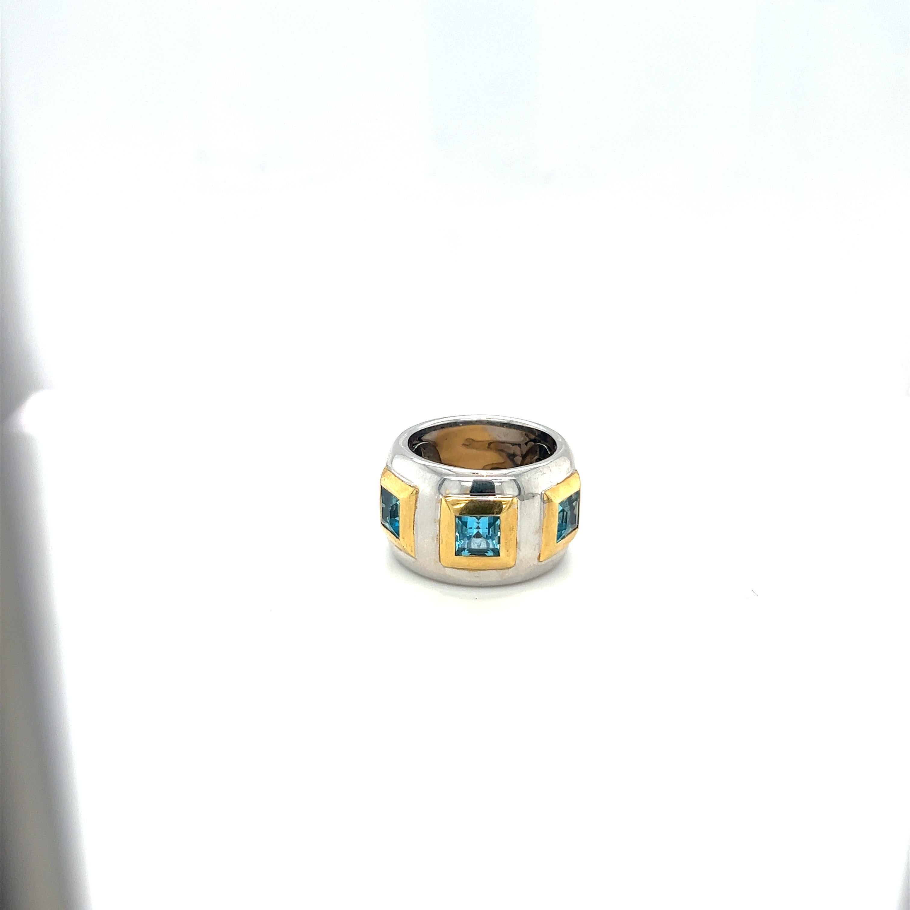 18KT White Gold and Blue Topaz Band Ring In New Condition For Sale In New York, NY