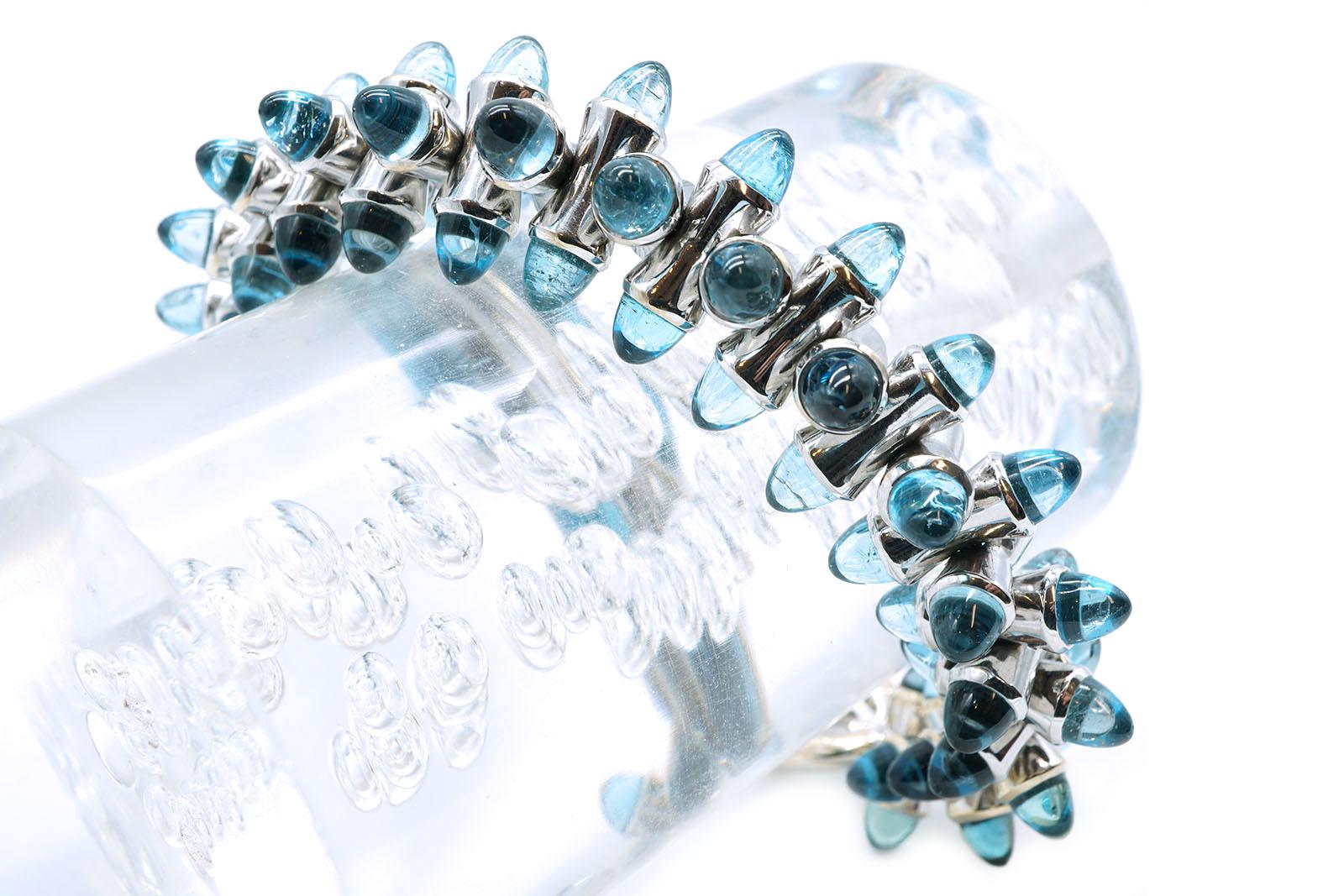 The Mikado bracelet features 86 bullet-shaped Topaz cabochons, set in 18 Kt white gold , marked CUSI and designed by Tamara Comolli.
Total weigh : gr 99,00
Dimensions : Length  cm 22,00 
Every link measure cm 1,90 per cm 0,50 circa.

Tamara Comolli