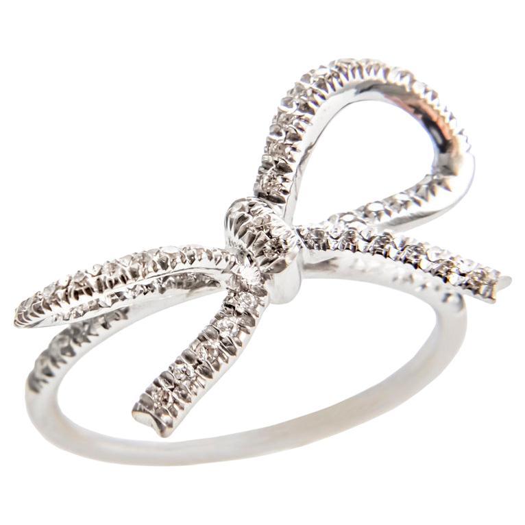 18kt White Gold and Diamonds Bow Ring