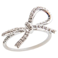 Schleifenring aus 18 Karat Weißgold und Diamanten