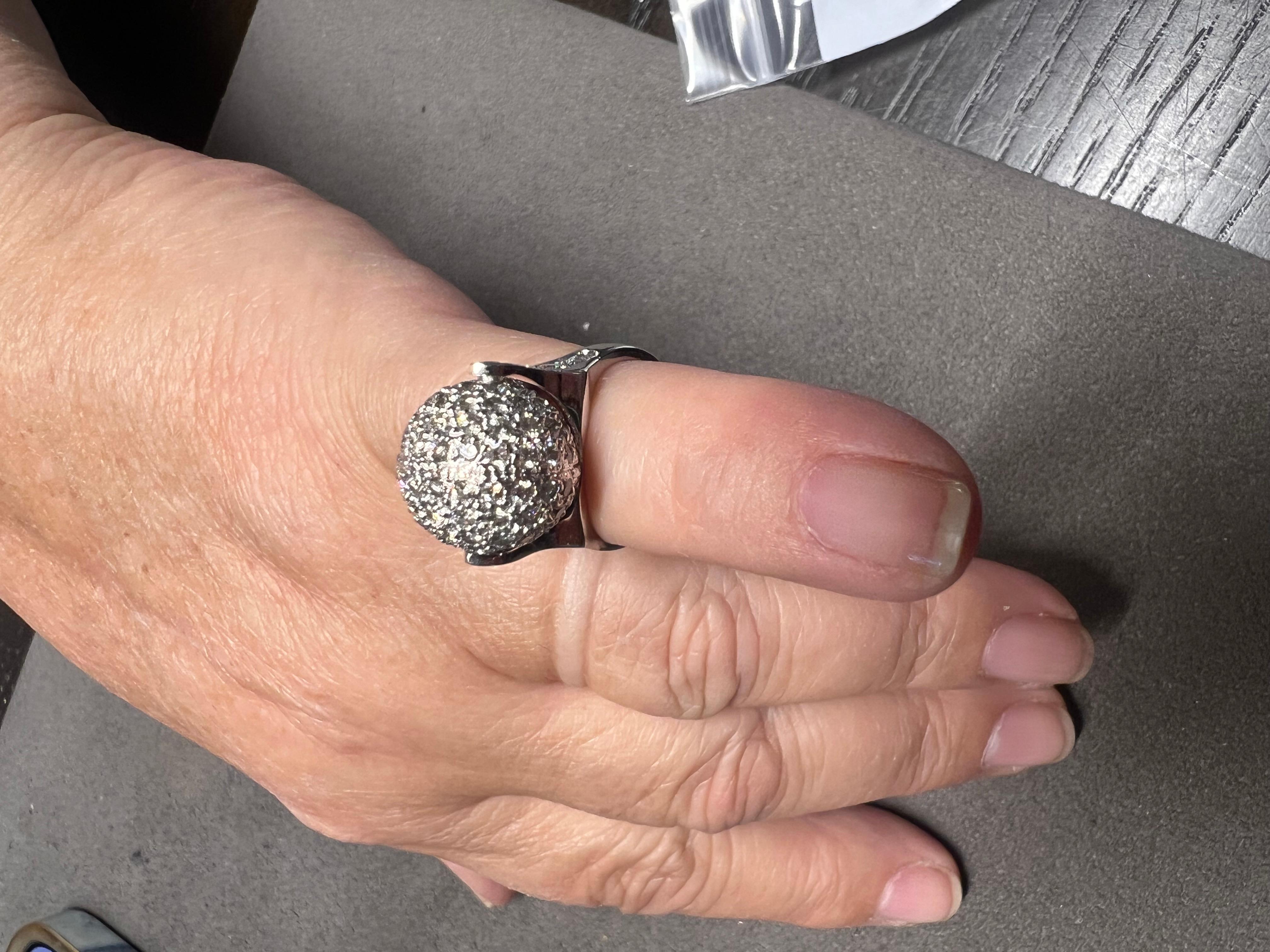 This Italian-Made 18k White Gold Pavé Moving Ring is an extraordinary piece from the 1990s, embodying both elegance and playful sophistication. Set with 2.5 carats of sparkling pavé diamonds, this sizable cocktail ring features a unique design that
