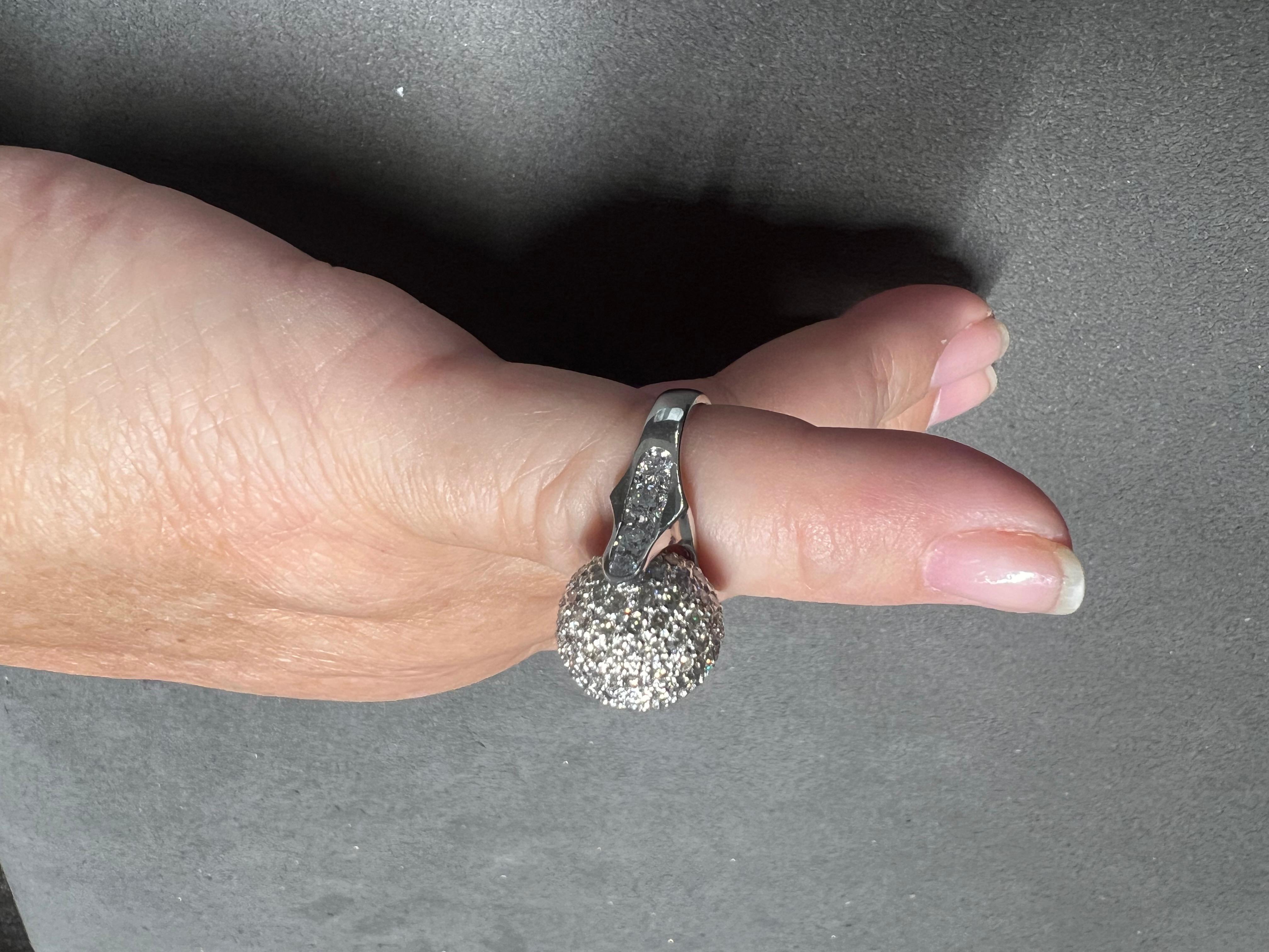 18kt White Gold and Pavé Moving Ring For Sale 1