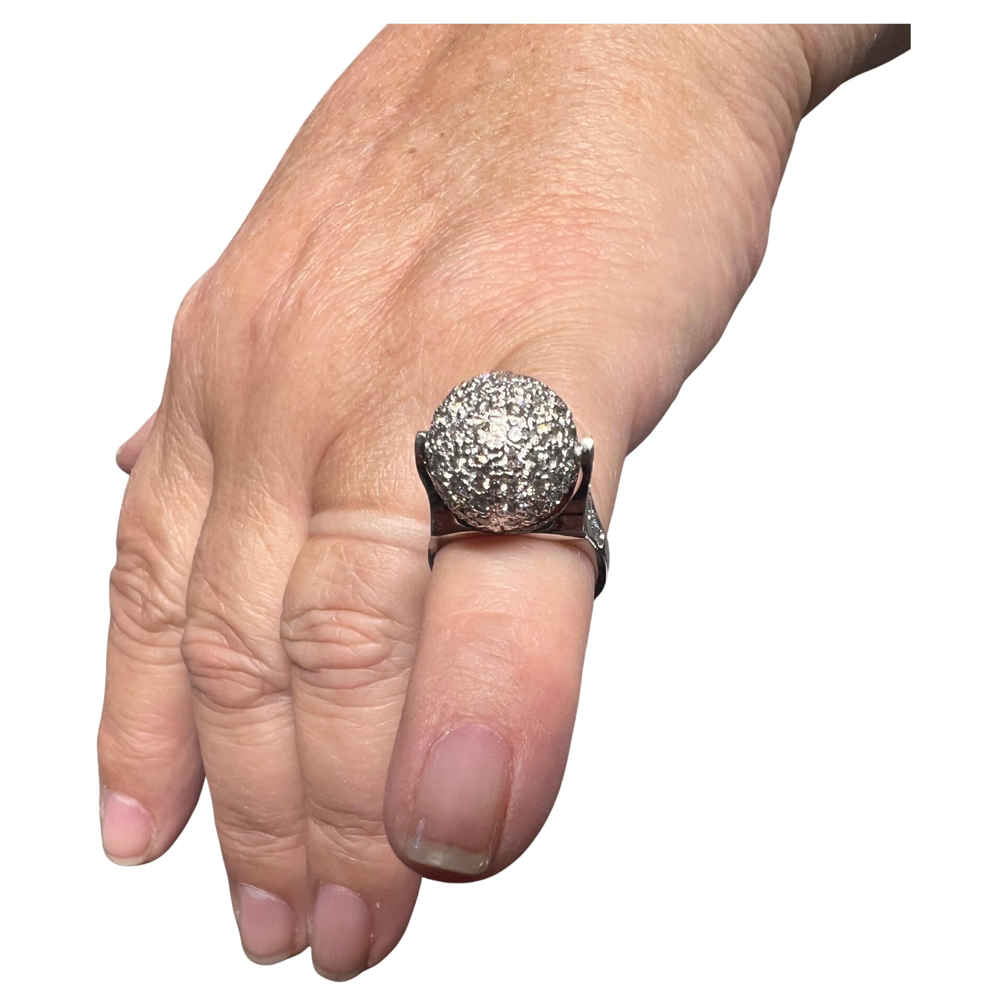 18kt White Gold and Pavé Moving Ring