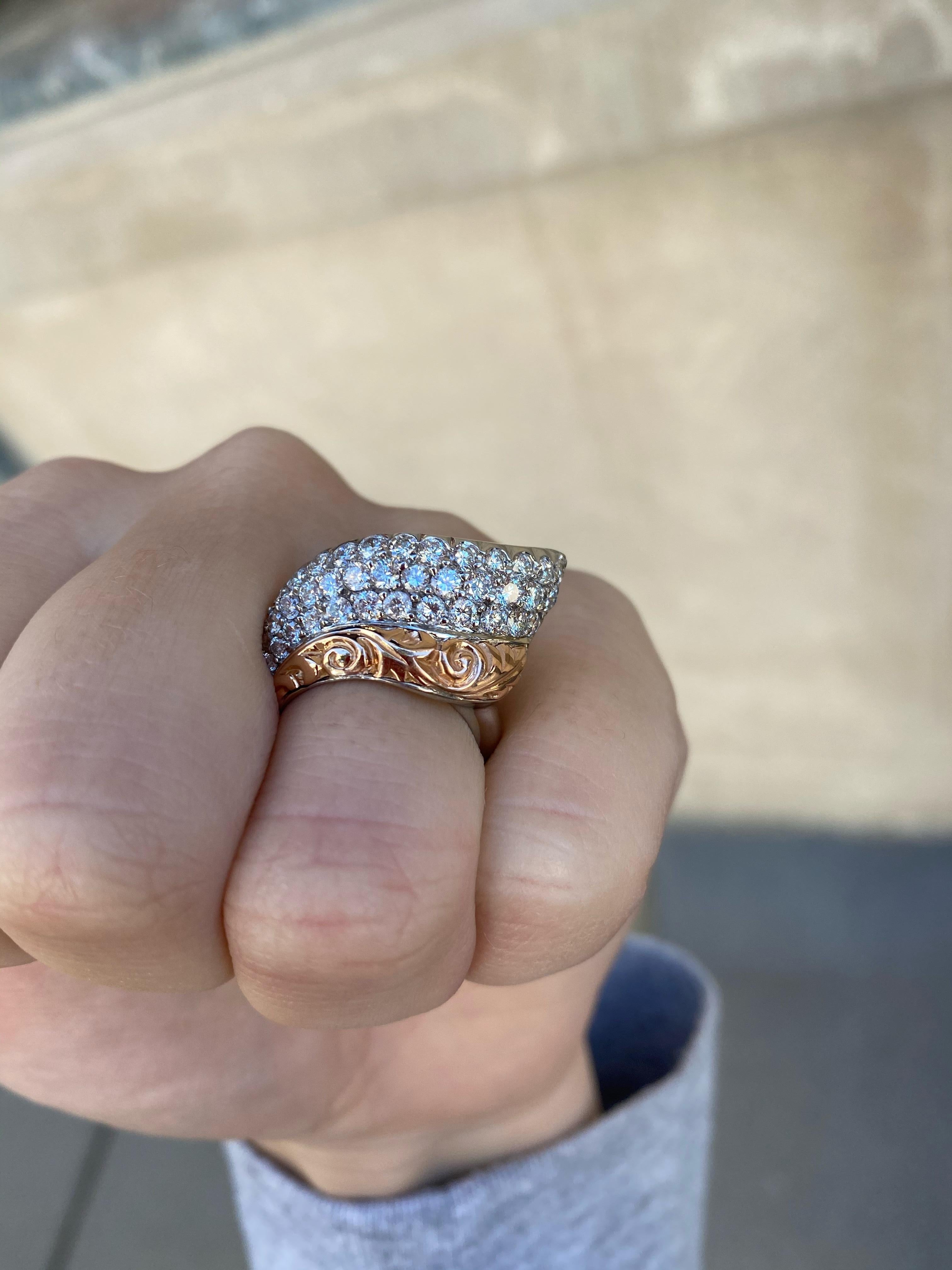 18 Karat White Gold and Rose Gold Diamond Ring In Excellent Condition For Sale In Chicago, IL