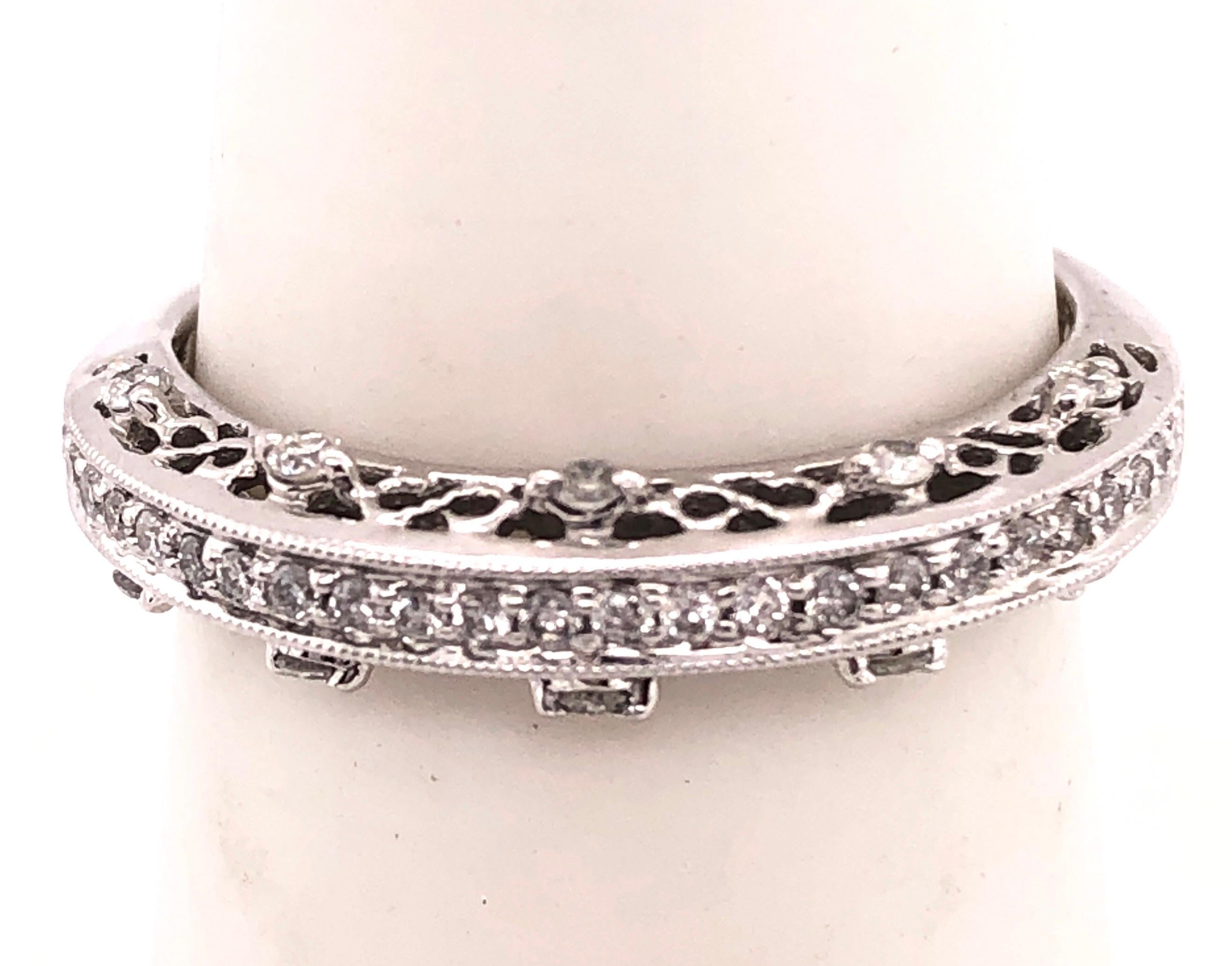 Alliance d'anniversaire en or blanc 18 carats avec 36 diamants 0,15 carat en vente 4