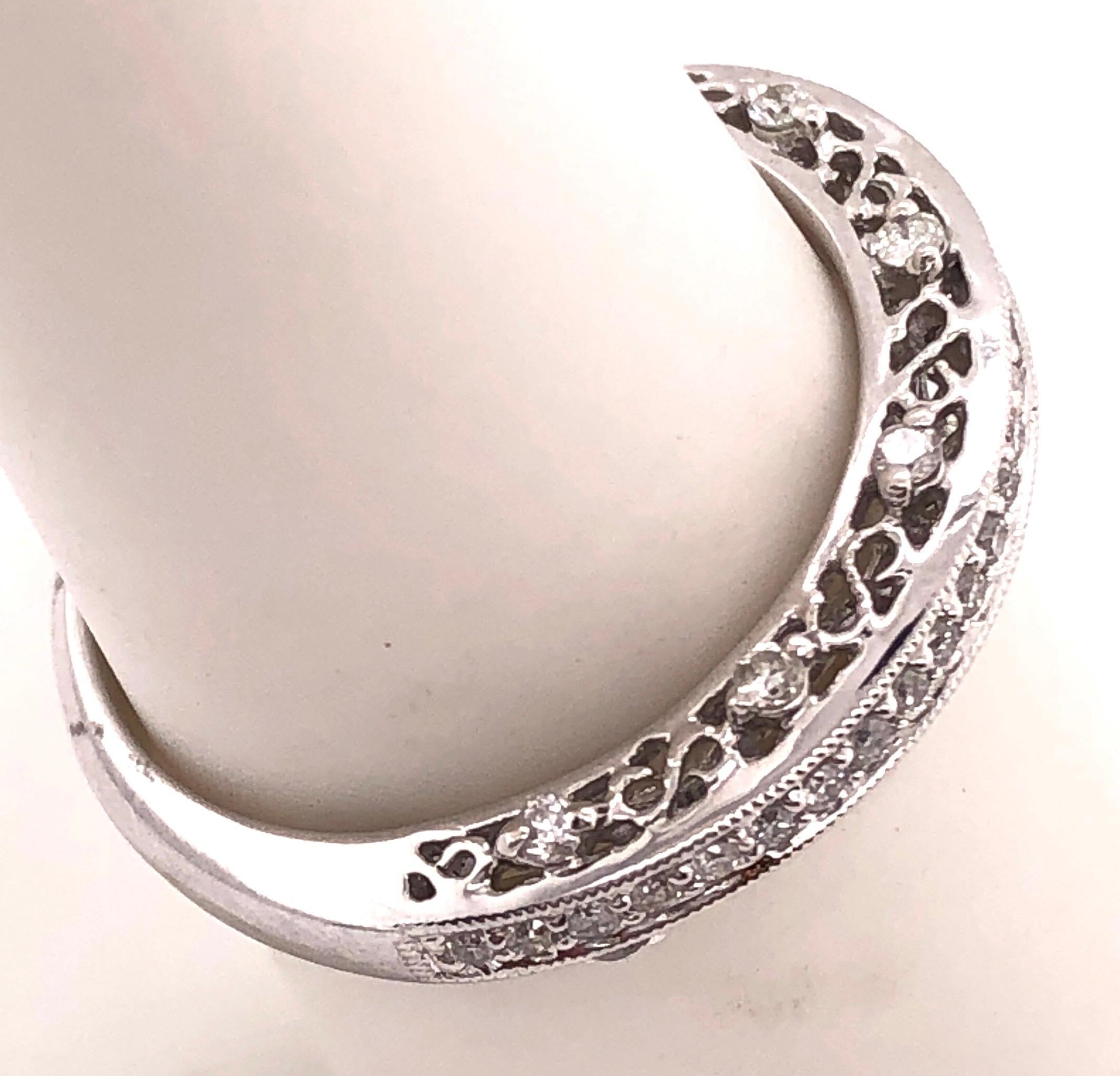 Taille ronde Alliance d'anniversaire en or blanc 18 carats avec 36 diamants 0,15 carat en vente