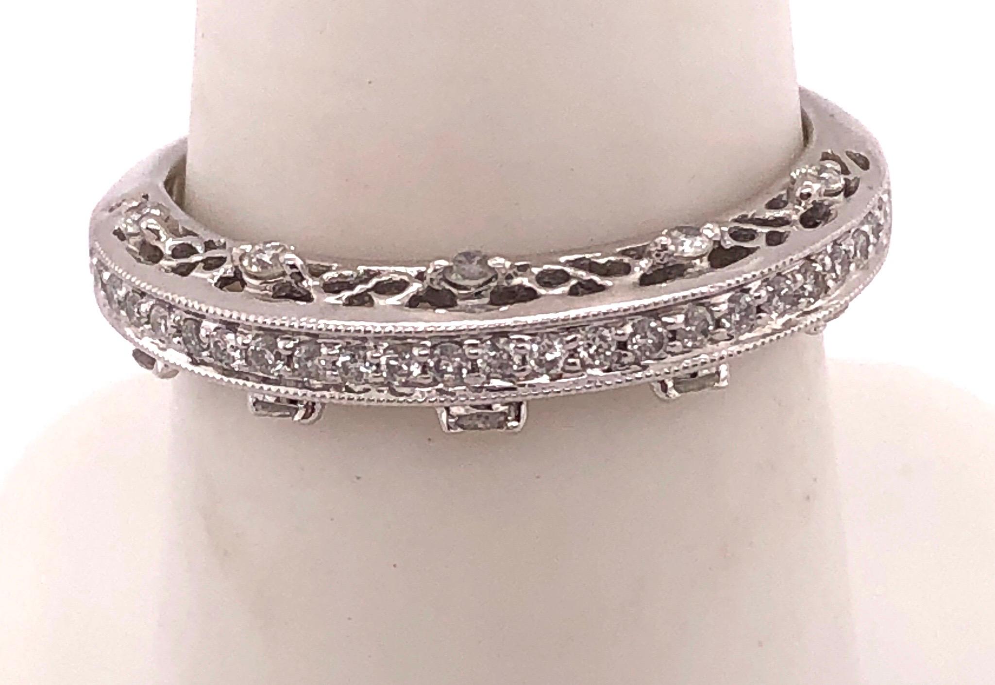 Alliance d'anniversaire en or blanc 18 carats avec 36 diamants 0,15 carat Unisexe en vente