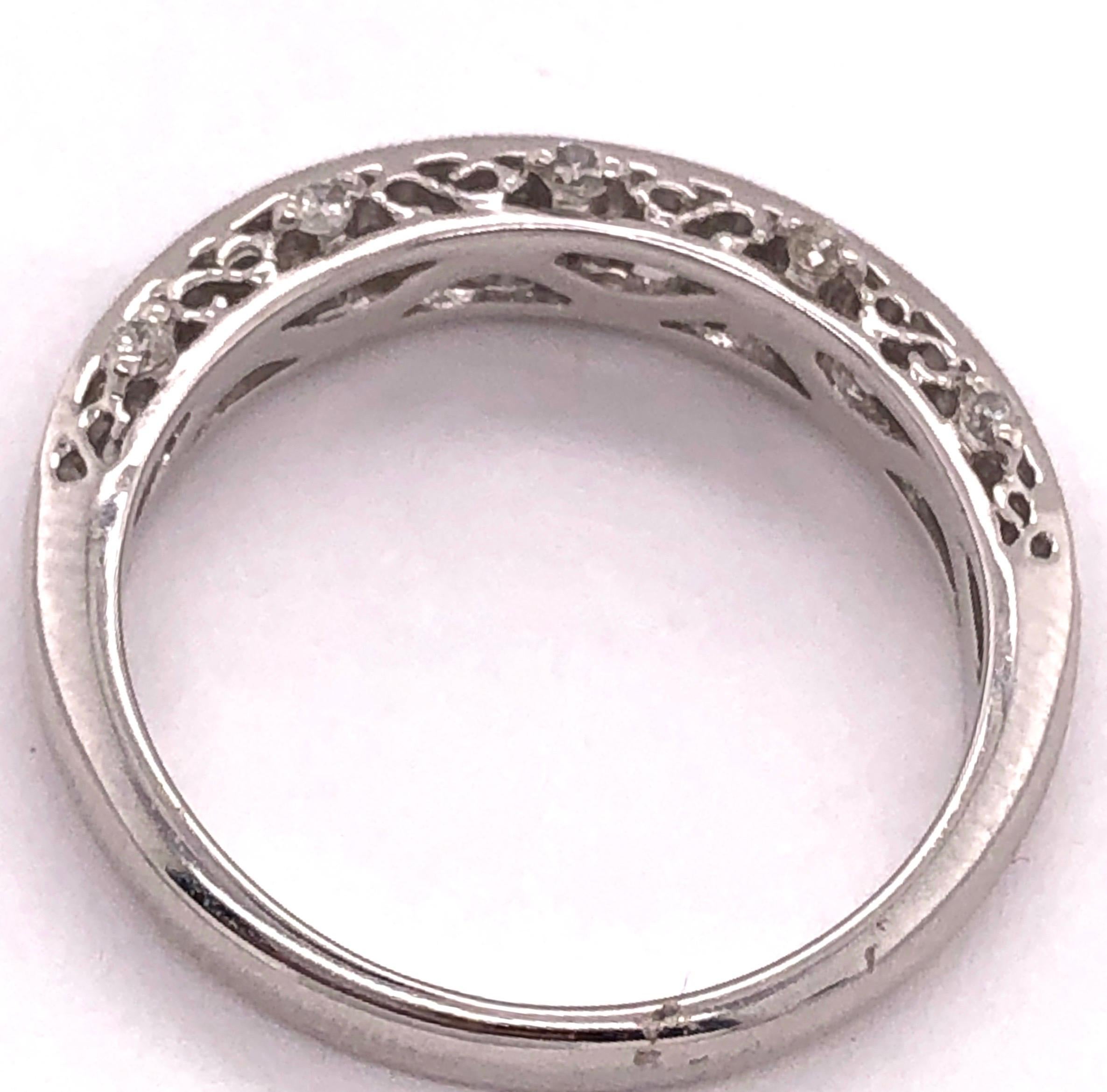 Alliance d'anniversaire en or blanc 18 carats avec 36 diamants 0,15 carat en vente 2