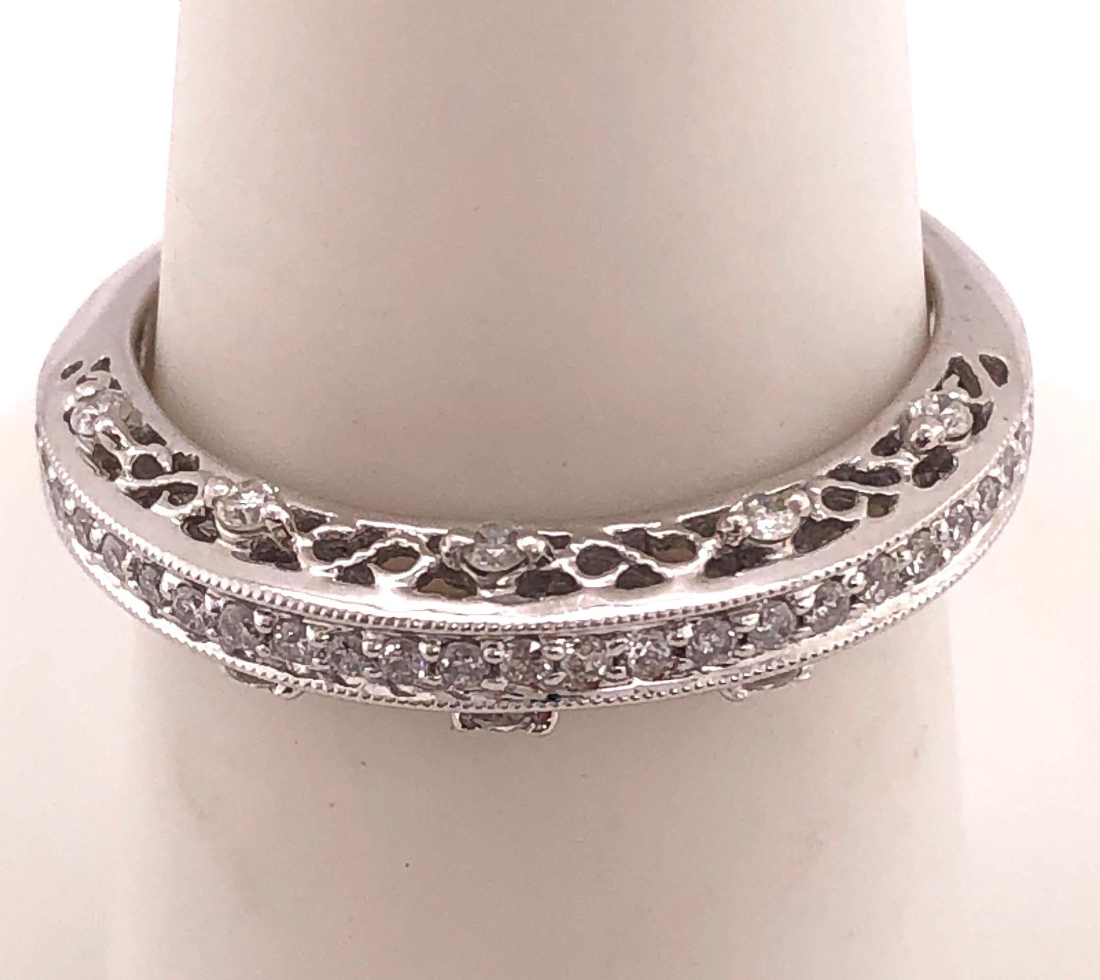 Alliance d'anniversaire en or blanc 18 carats avec 36 diamants 0,15 carat en vente 3